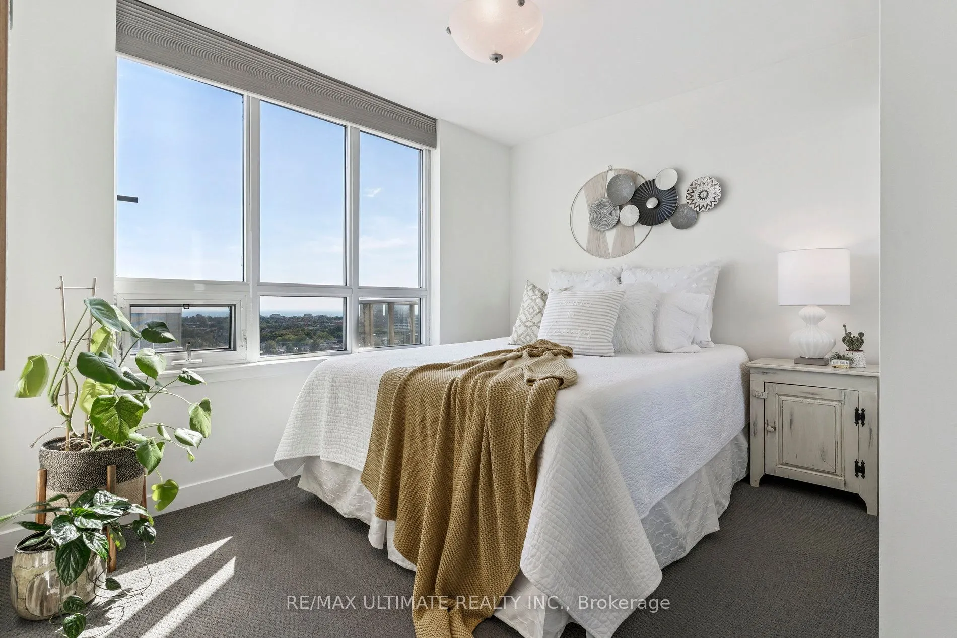 816 Lansdowne Avenue, #1402