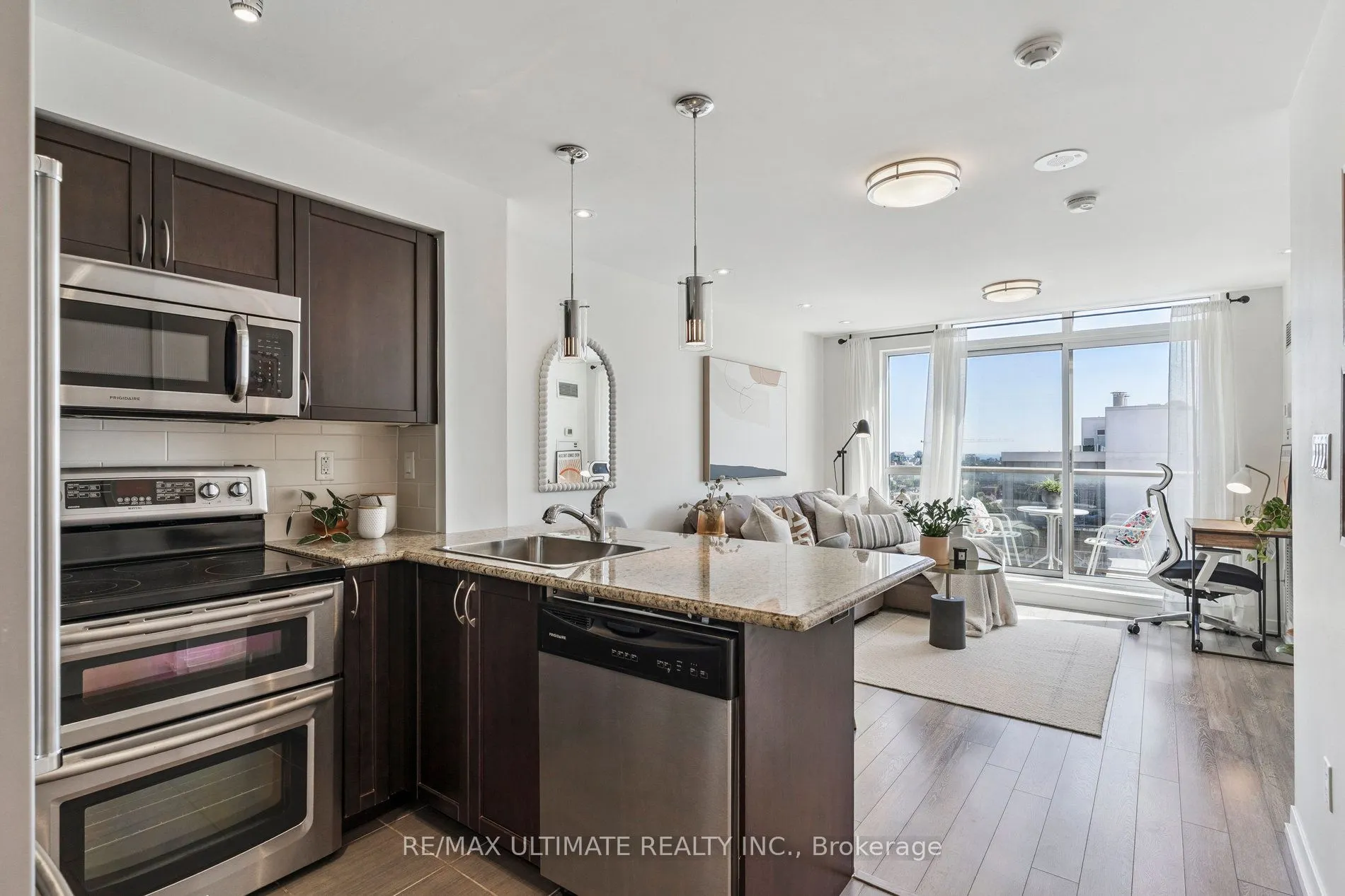 816 Lansdowne Avenue, #1402