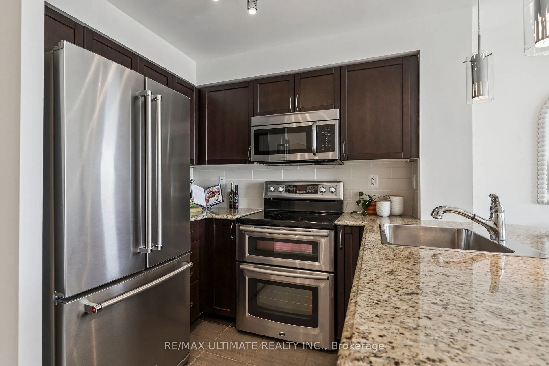 816 Lansdowne Avenue, #1402