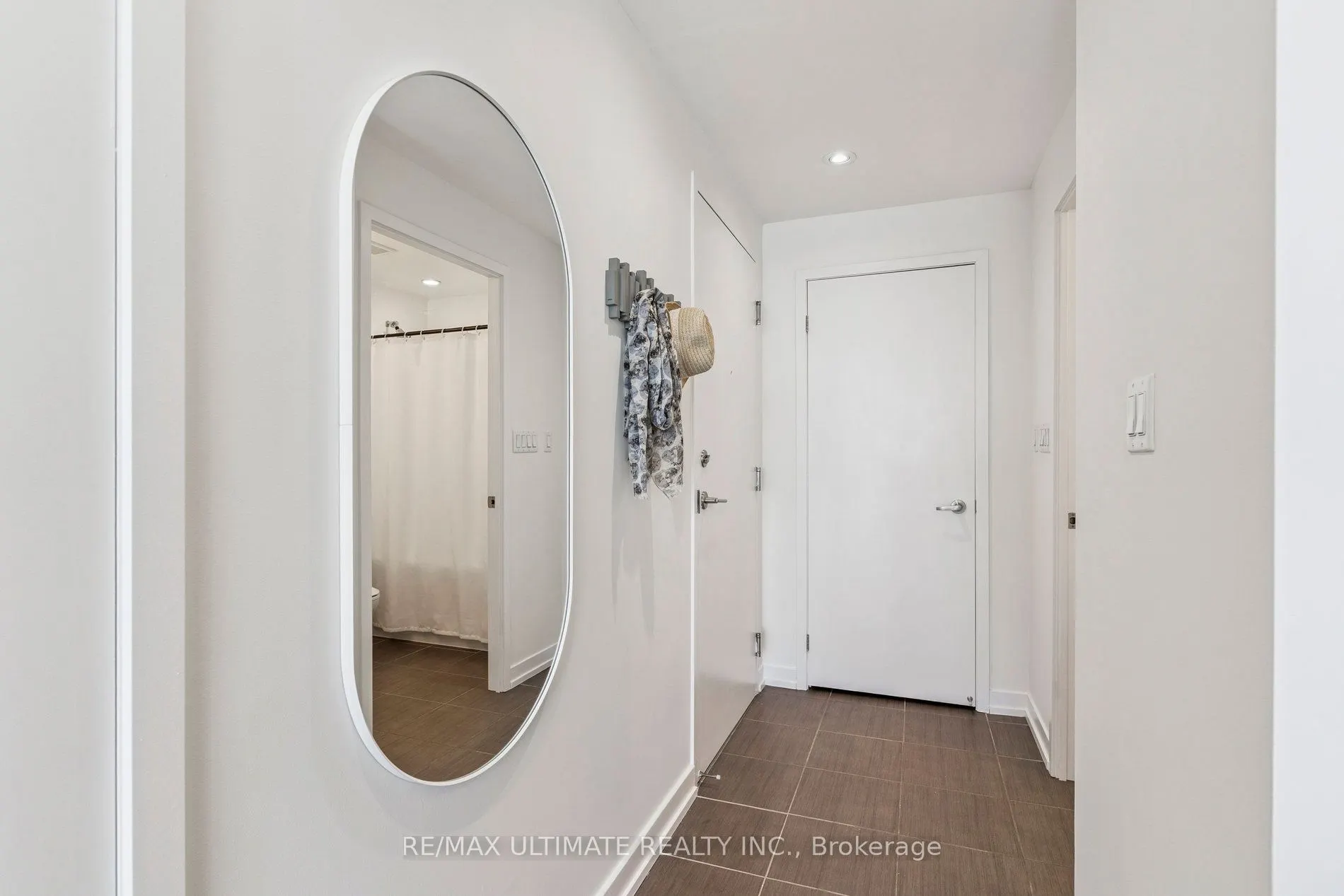 816 Lansdowne Avenue, #1402