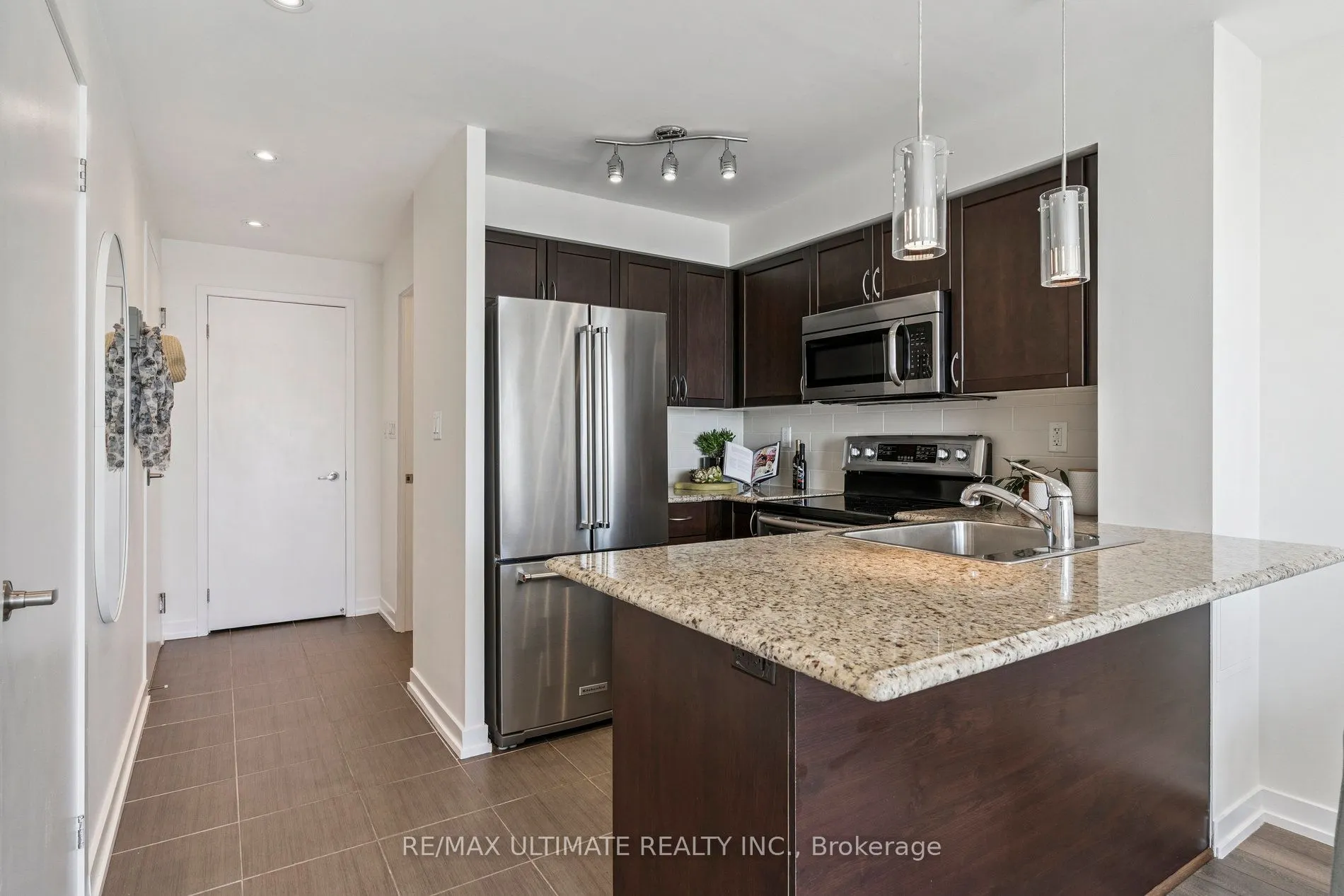 816 Lansdowne Avenue, #1402