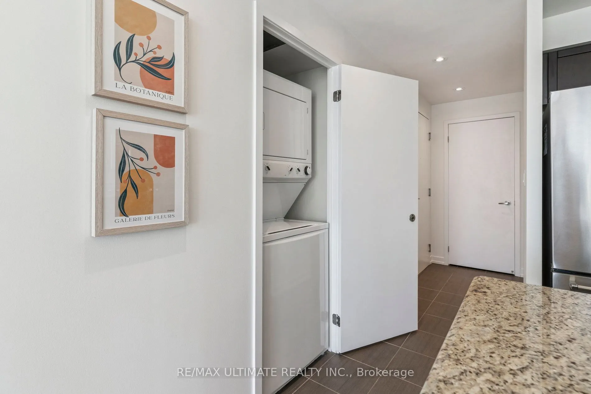816 Lansdowne Avenue, #1402