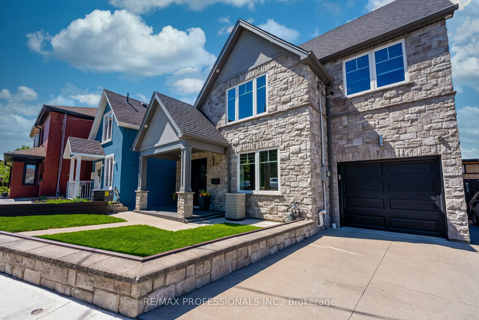 372 Silverthorn Avenue