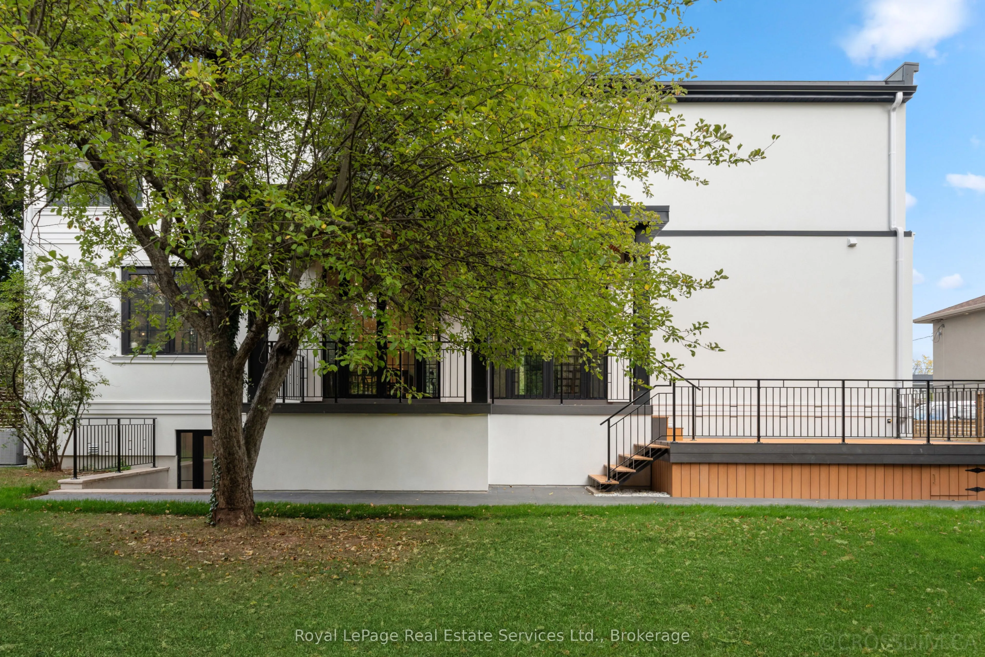480 Scarsdale Crescent