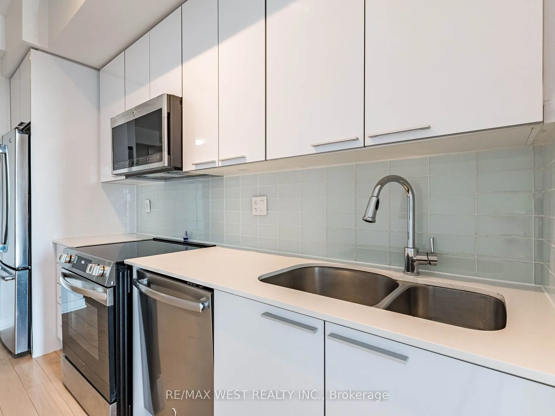 10 Park Lawn Road, #602