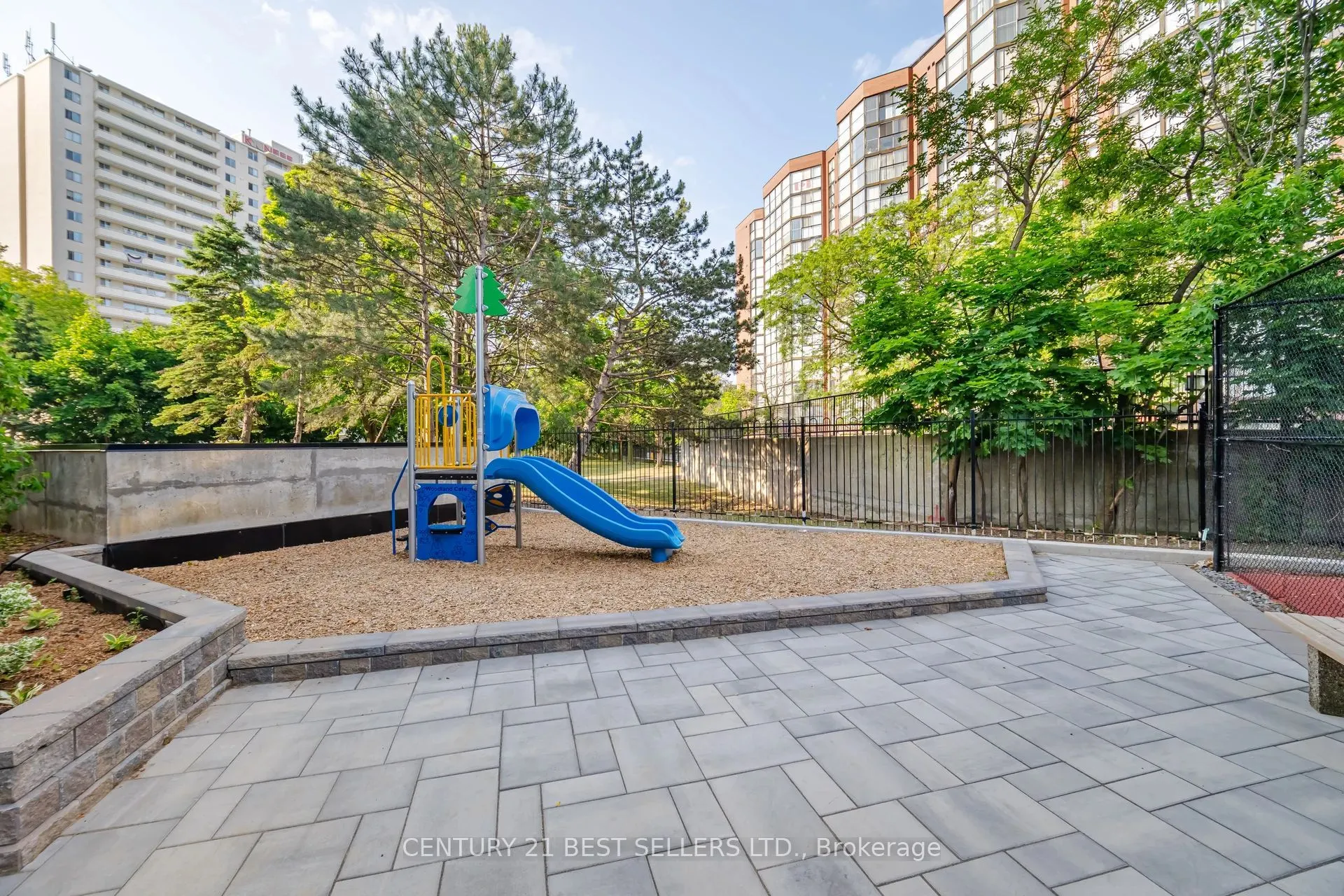 2091 Hurontario Street, #1107