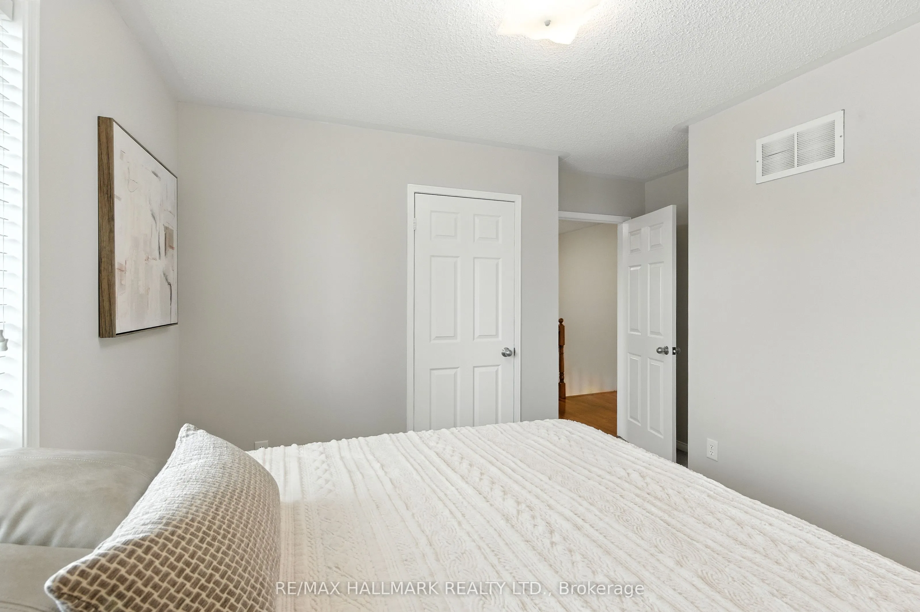 3288 Equestrian Crescent
