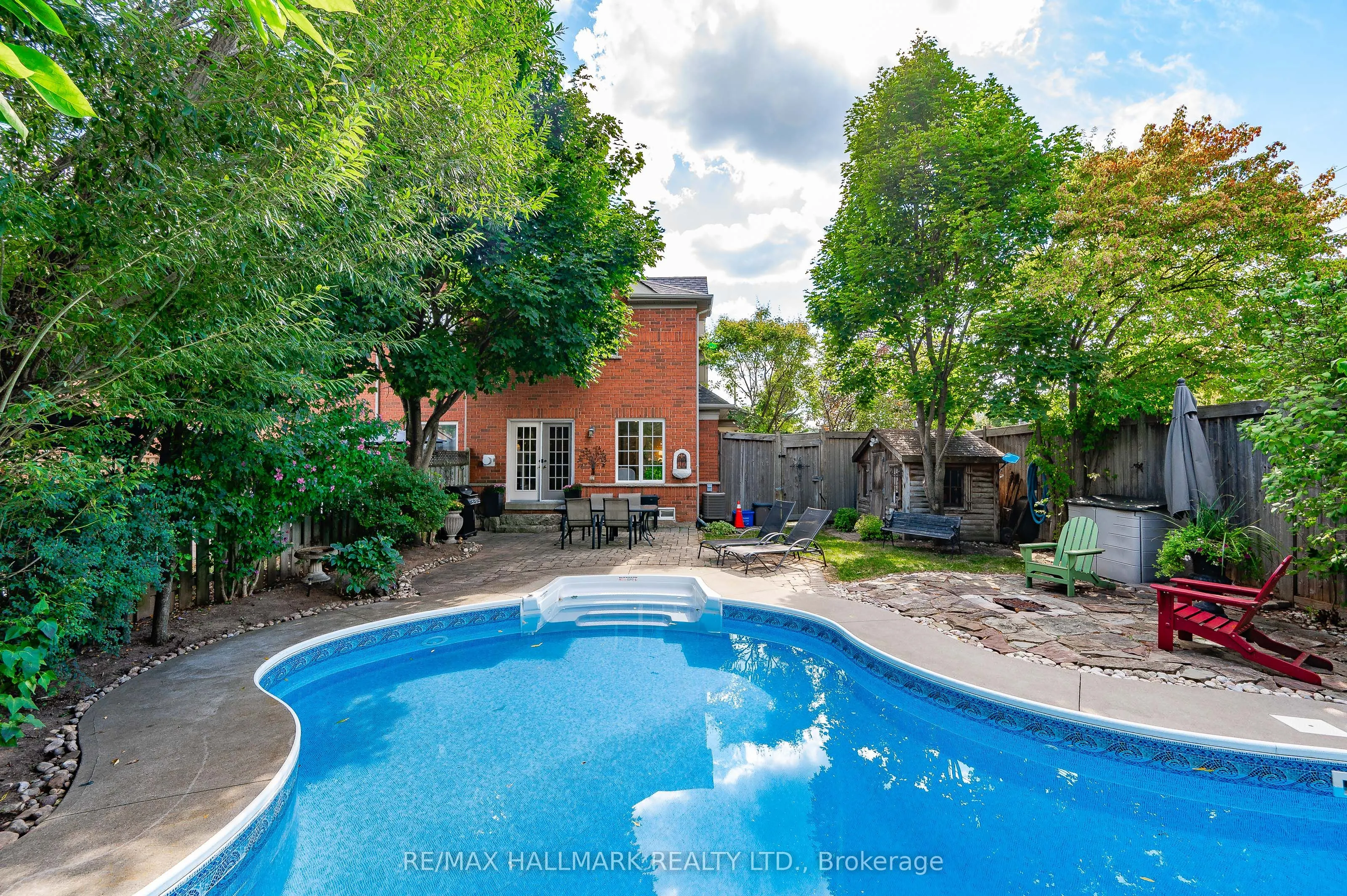3288 Equestrian Crescent