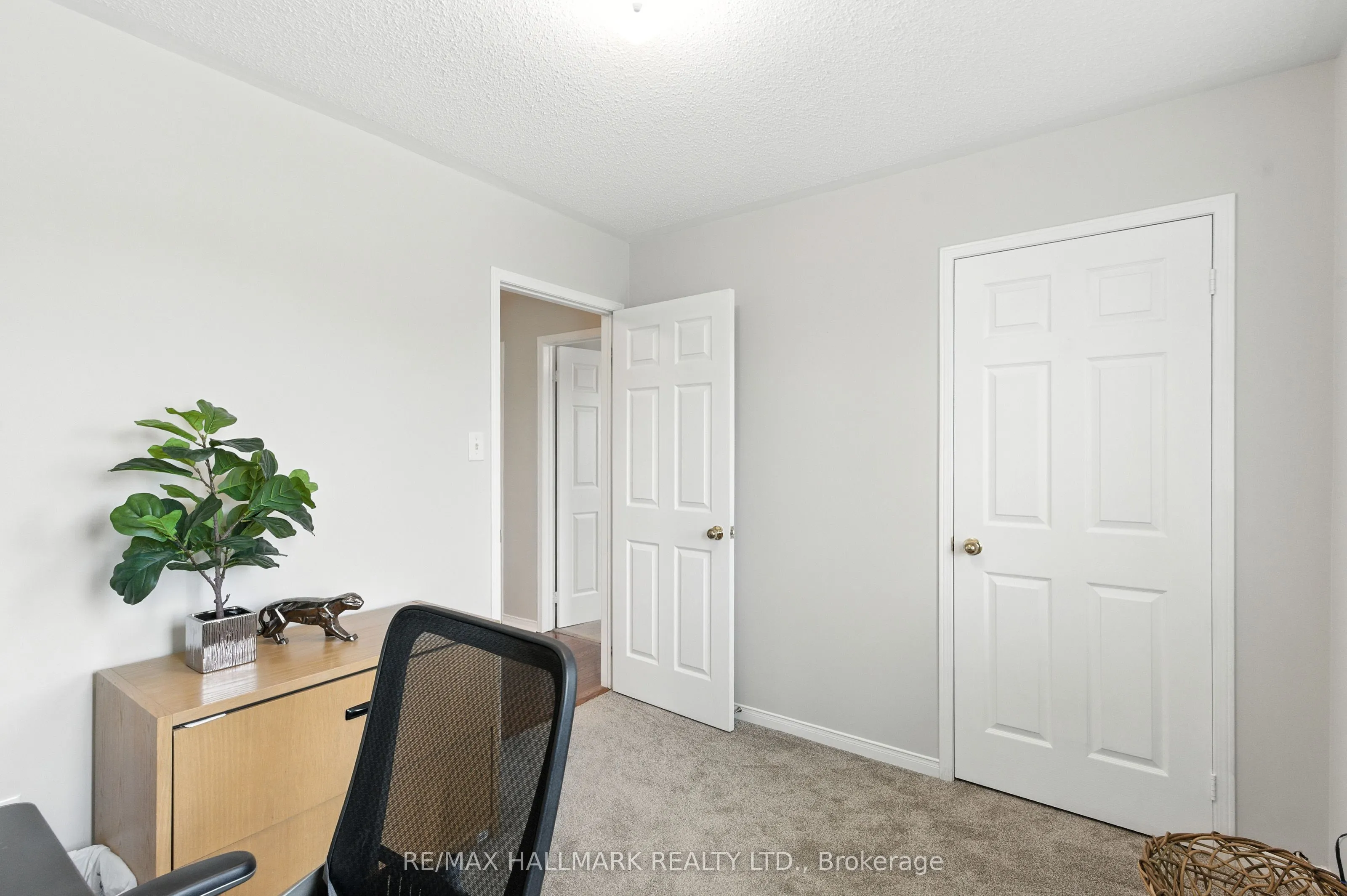 3288 Equestrian Crescent