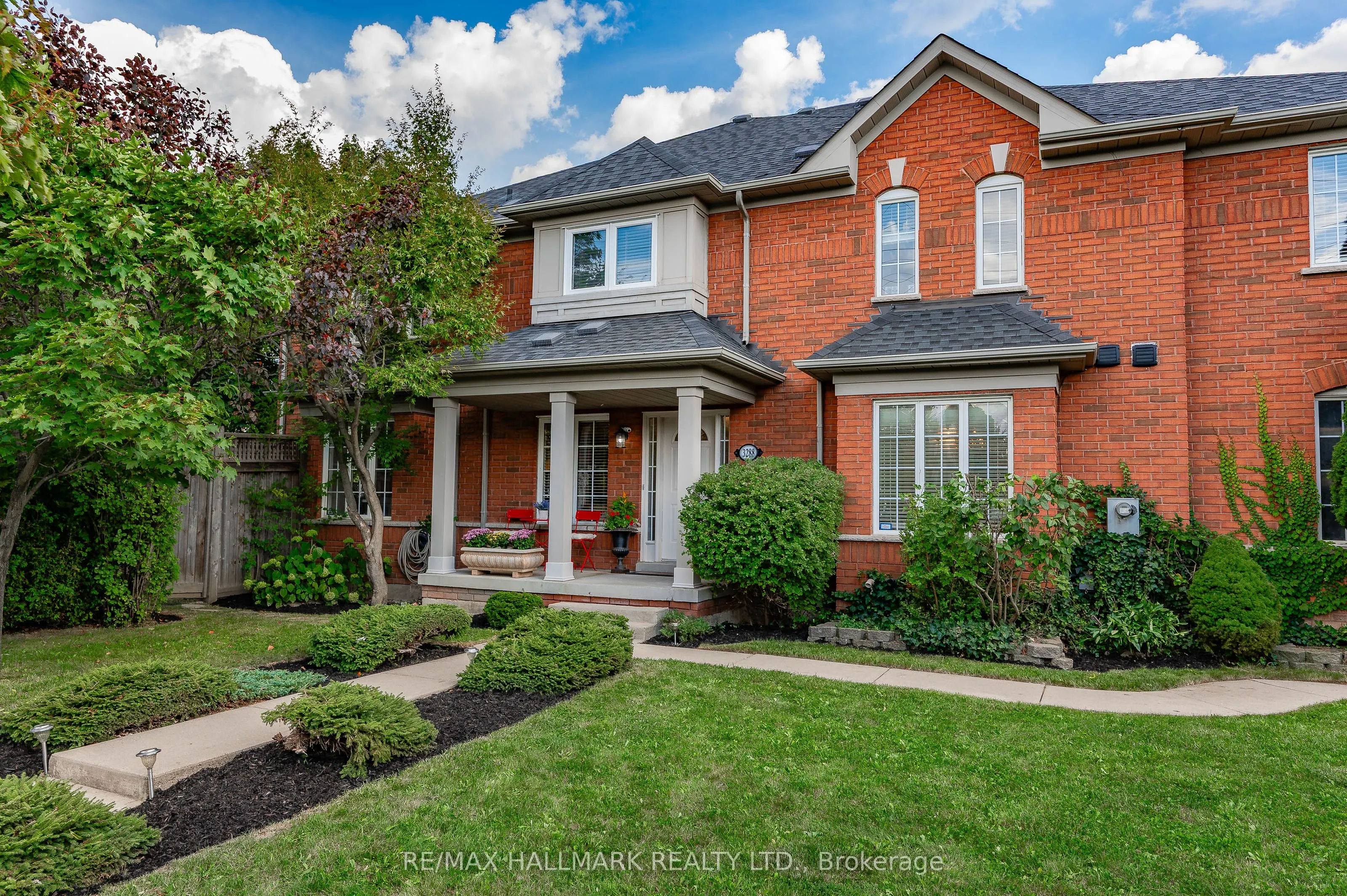 3288 Equestrian Crescent