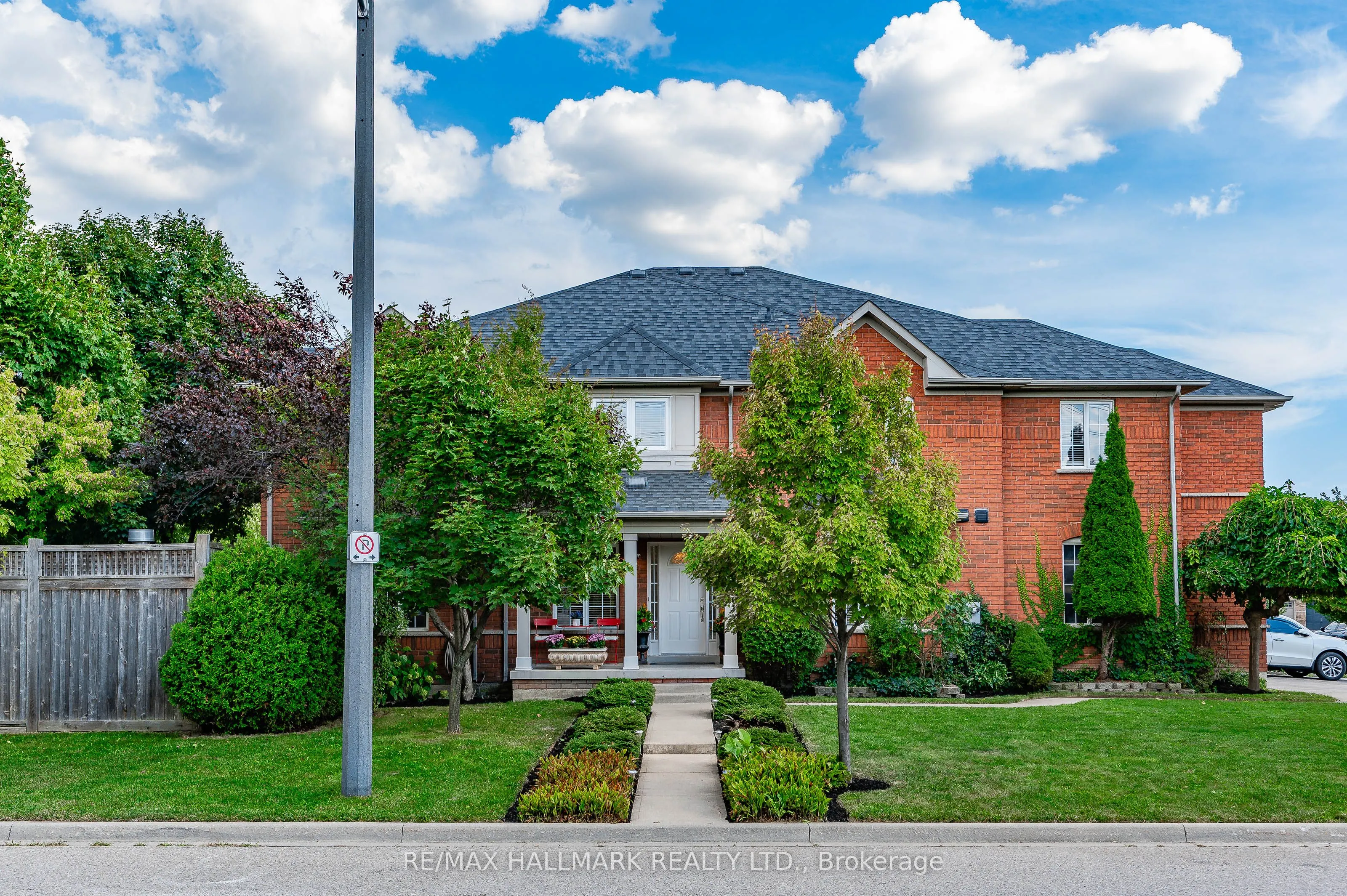 3288 Equestrian Crescent