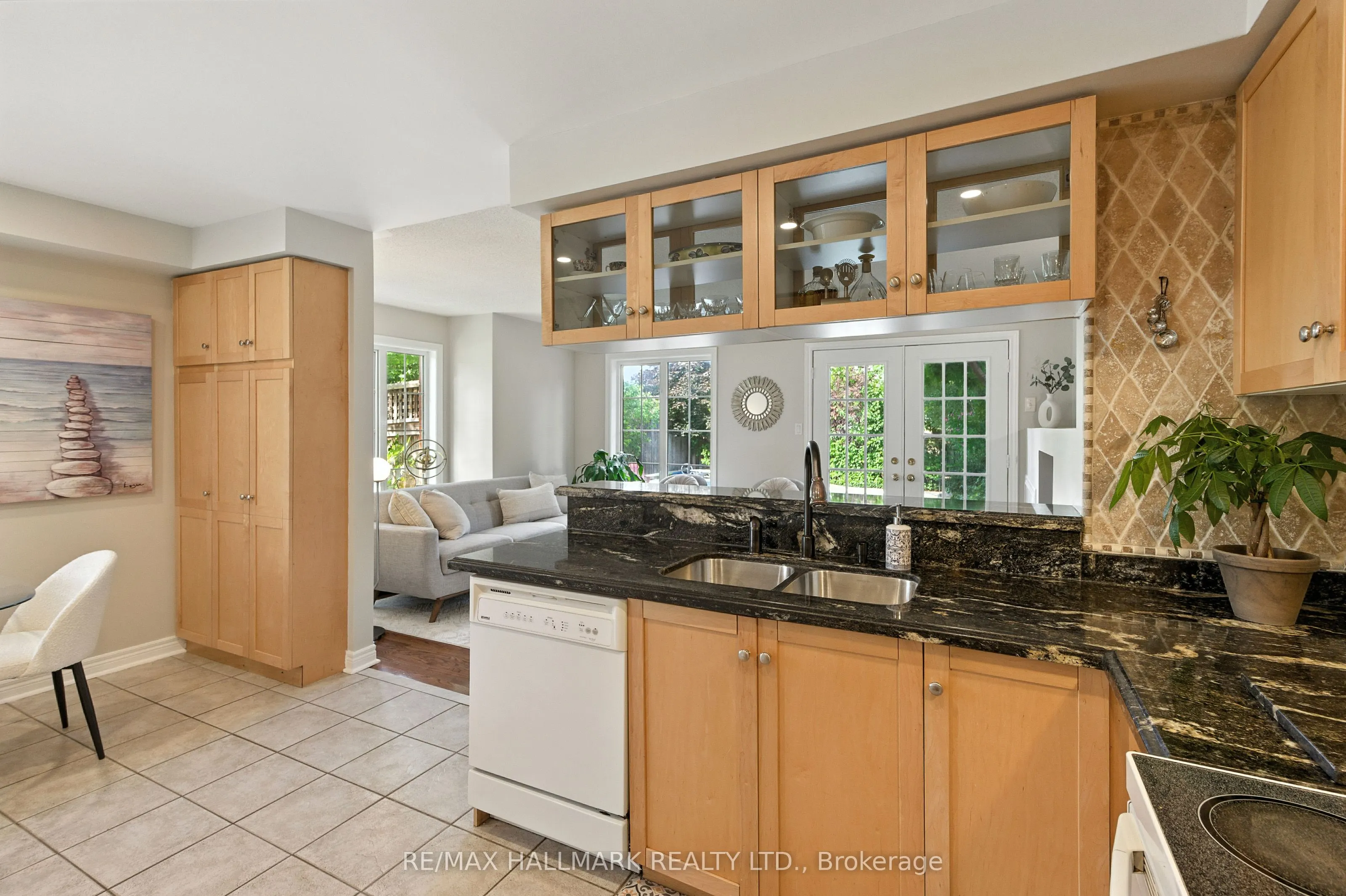 3288 Equestrian Crescent