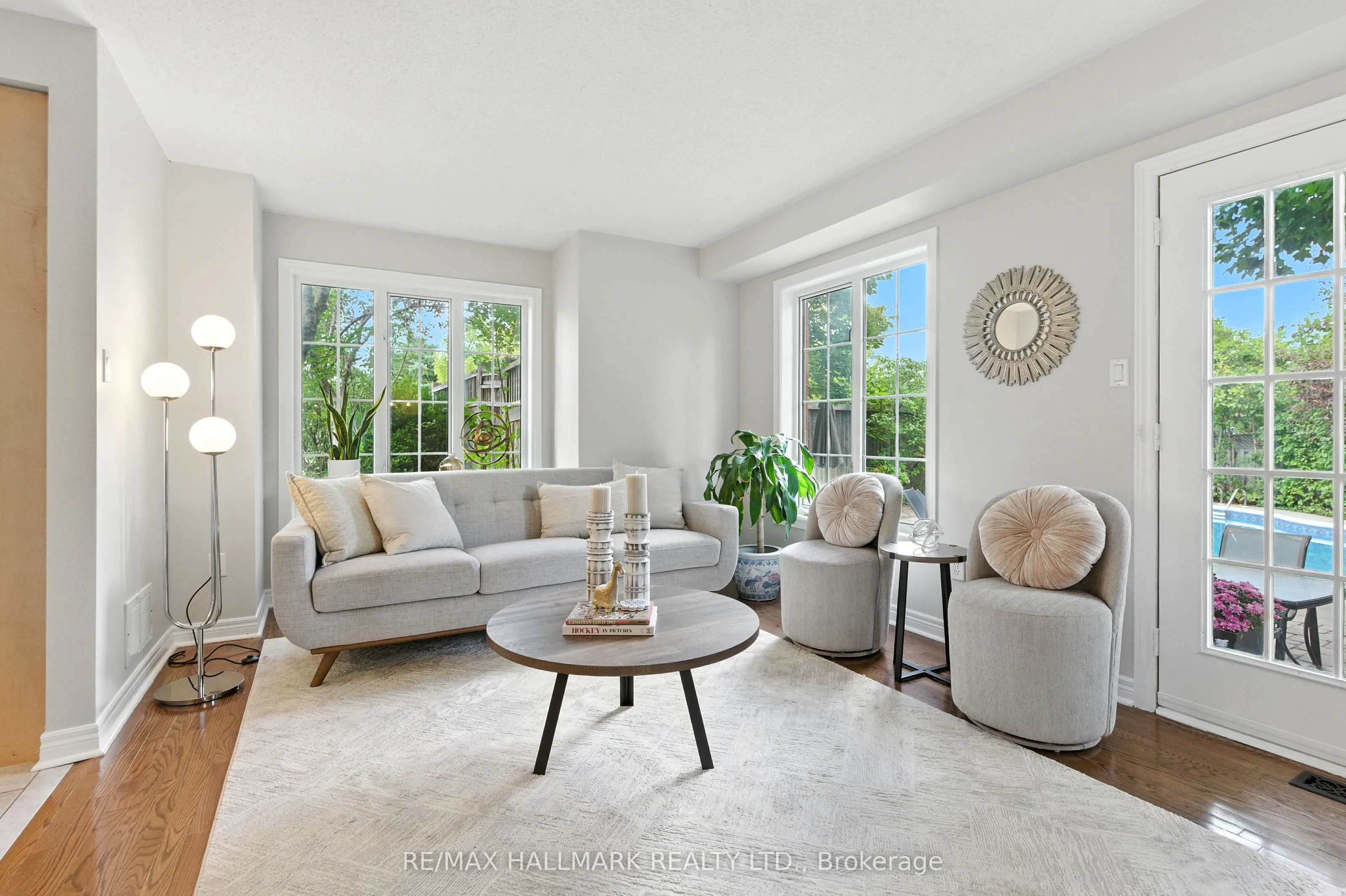 3288 Equestrian Crescent