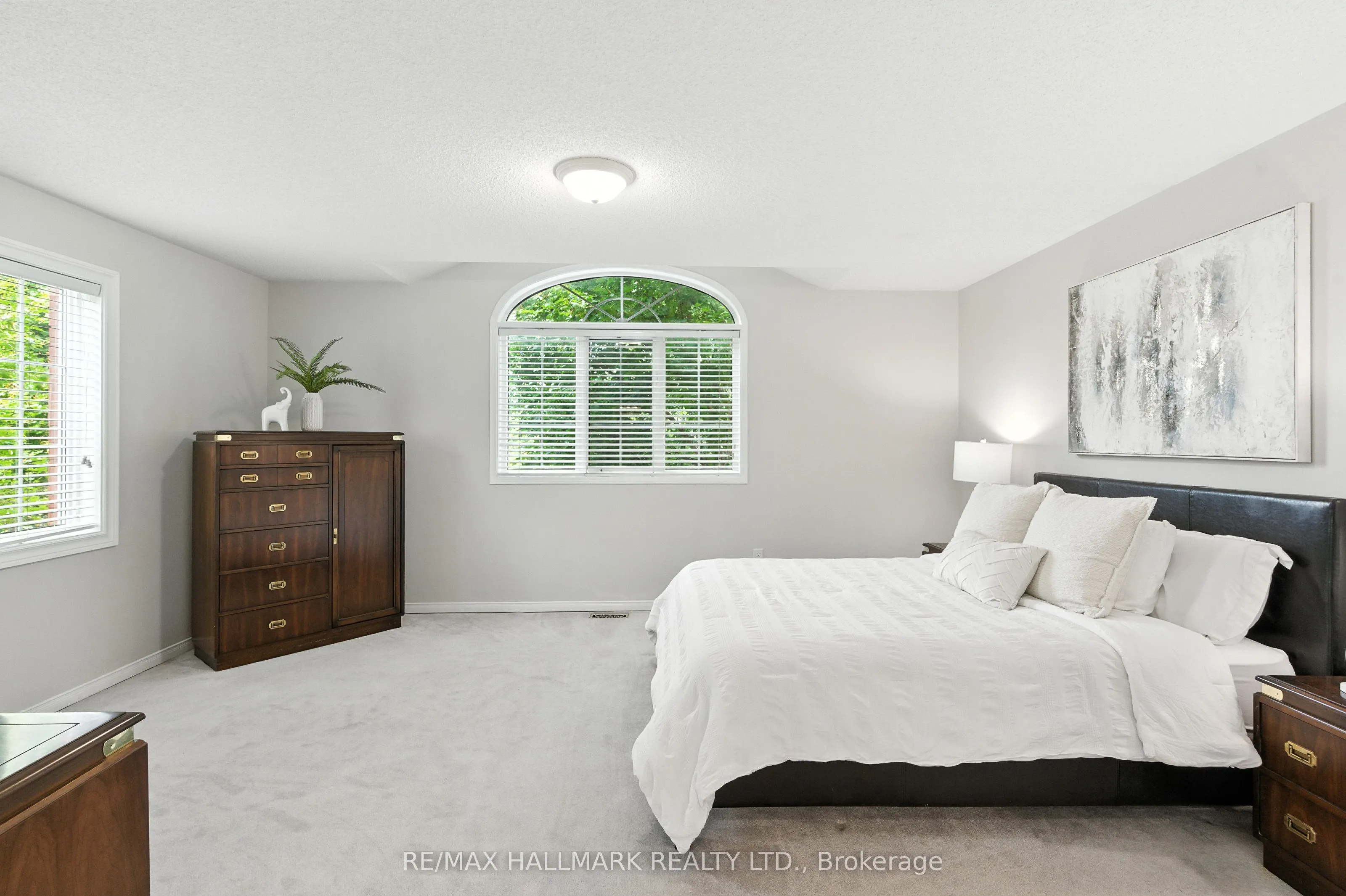 3288 Equestrian Crescent