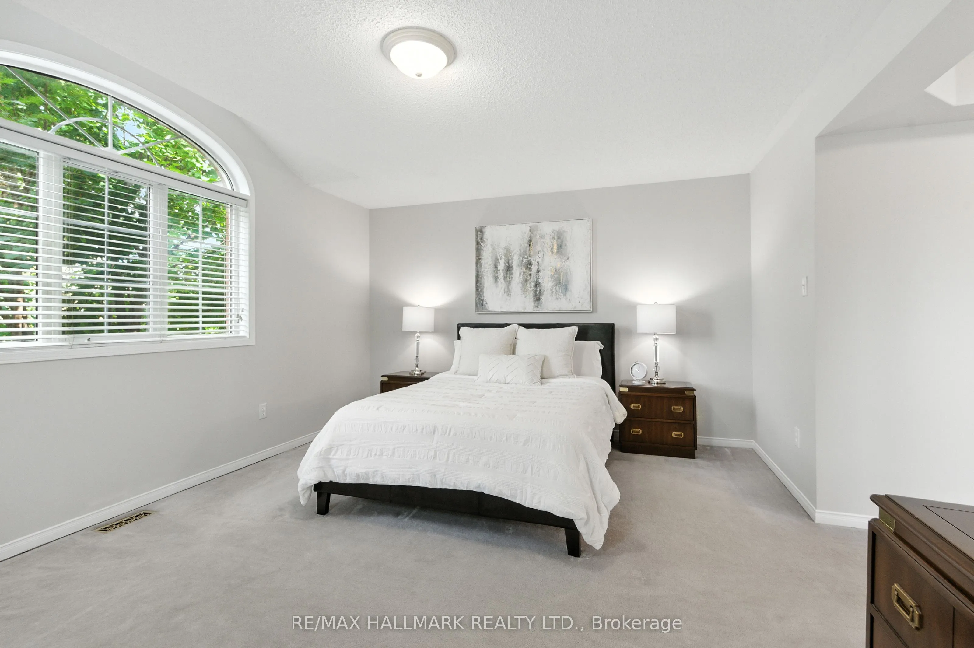 3288 Equestrian Crescent