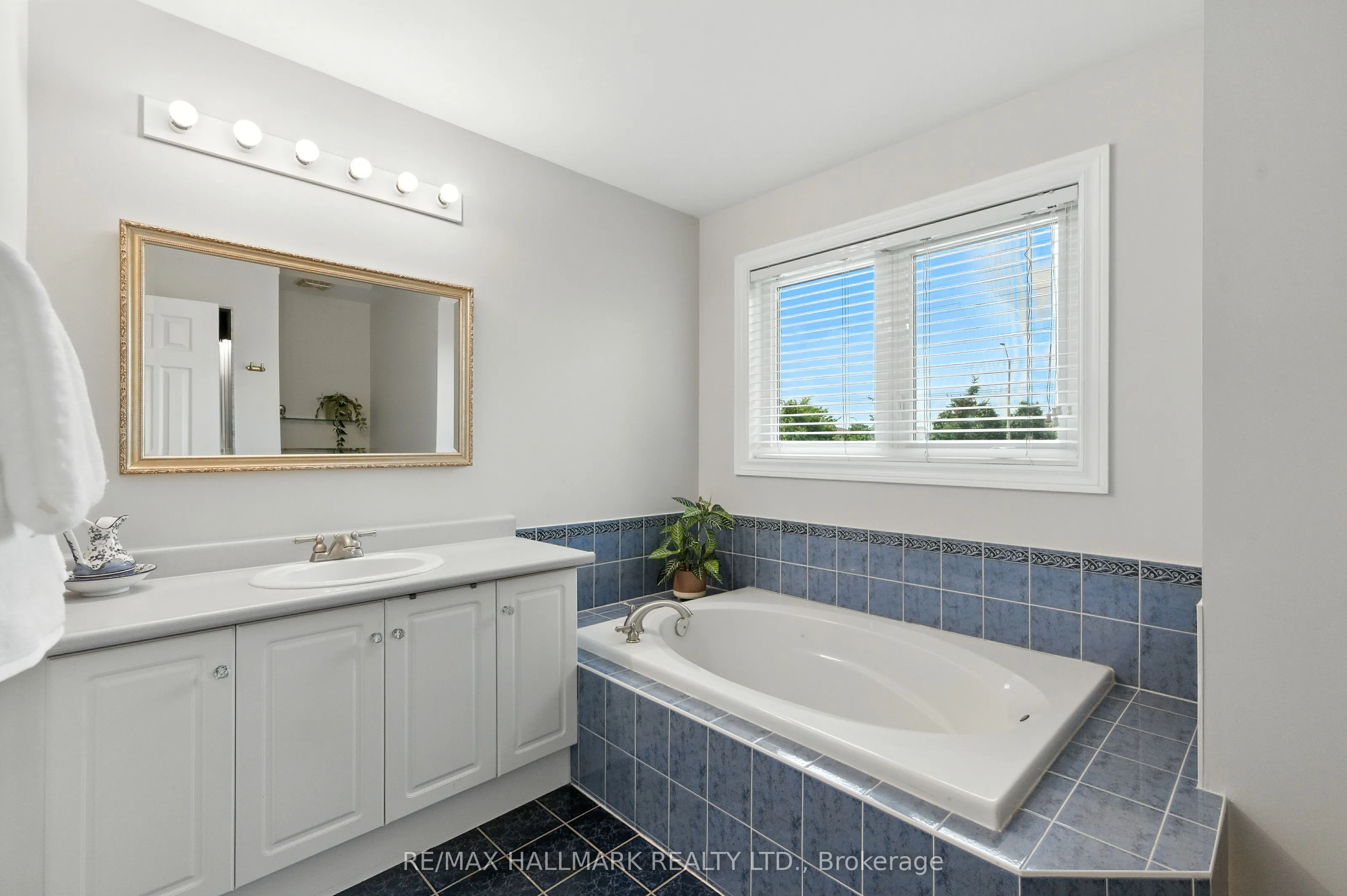 3288 Equestrian Crescent