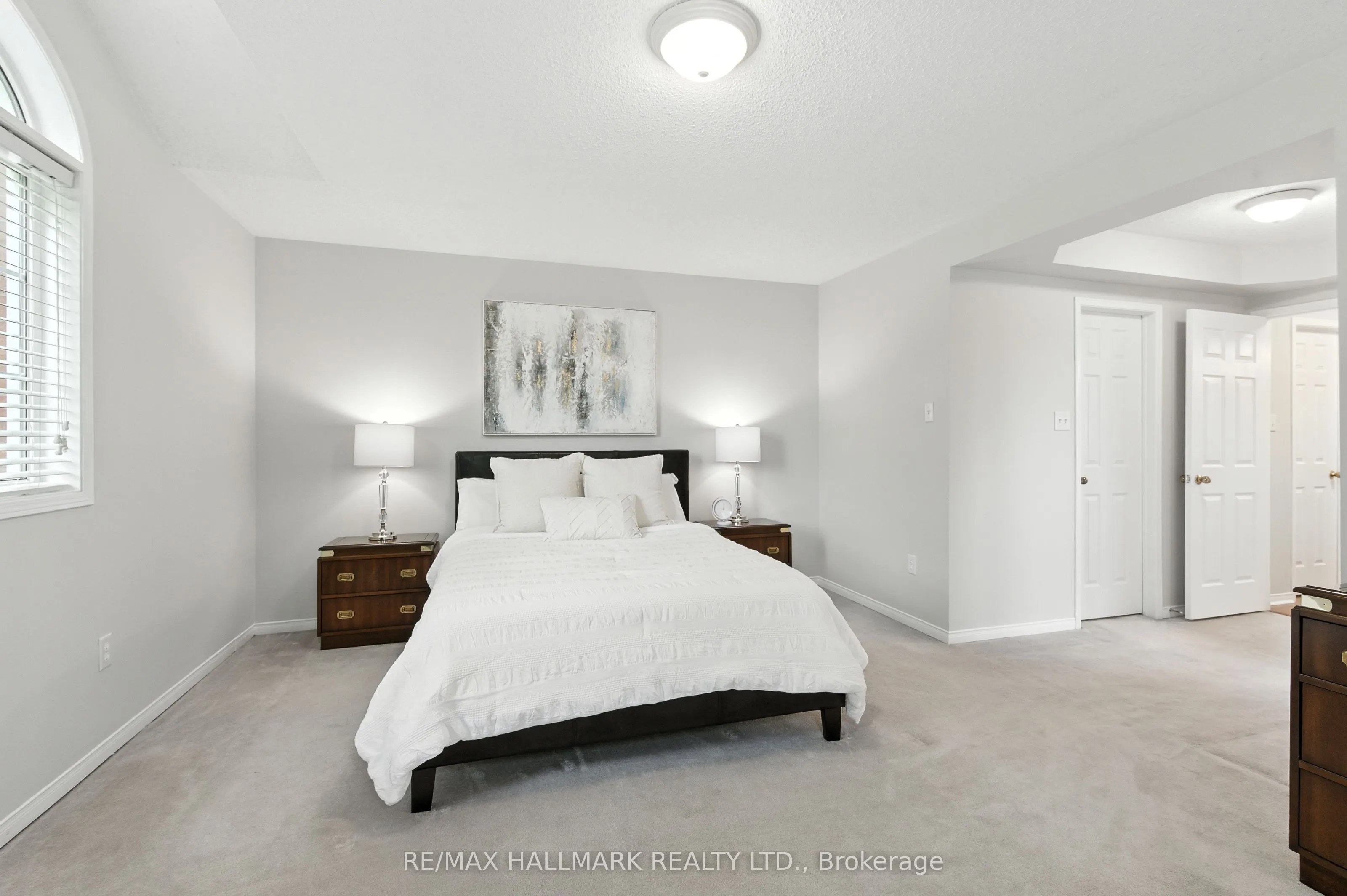 3288 Equestrian Crescent