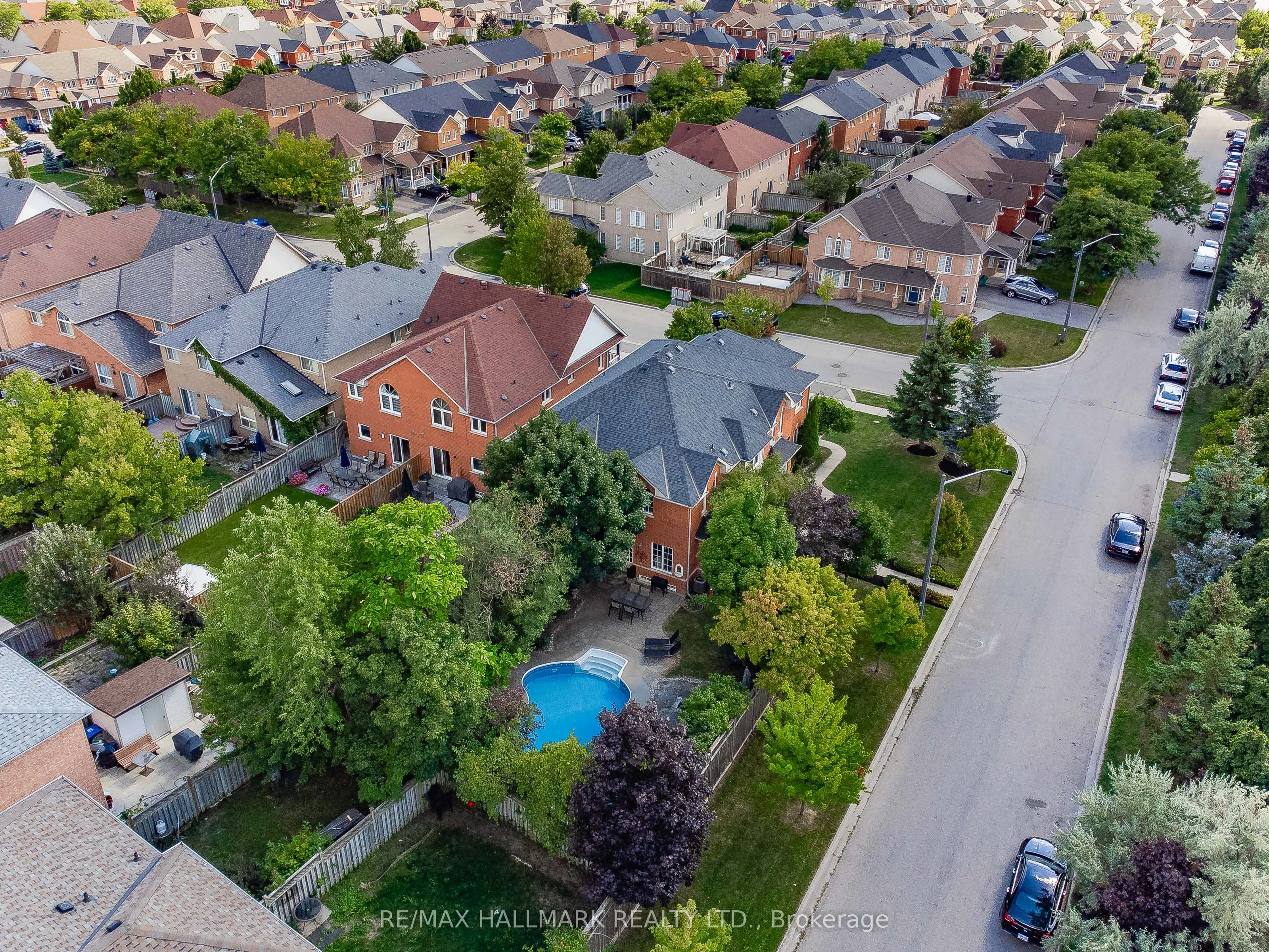 3288 Equestrian Crescent