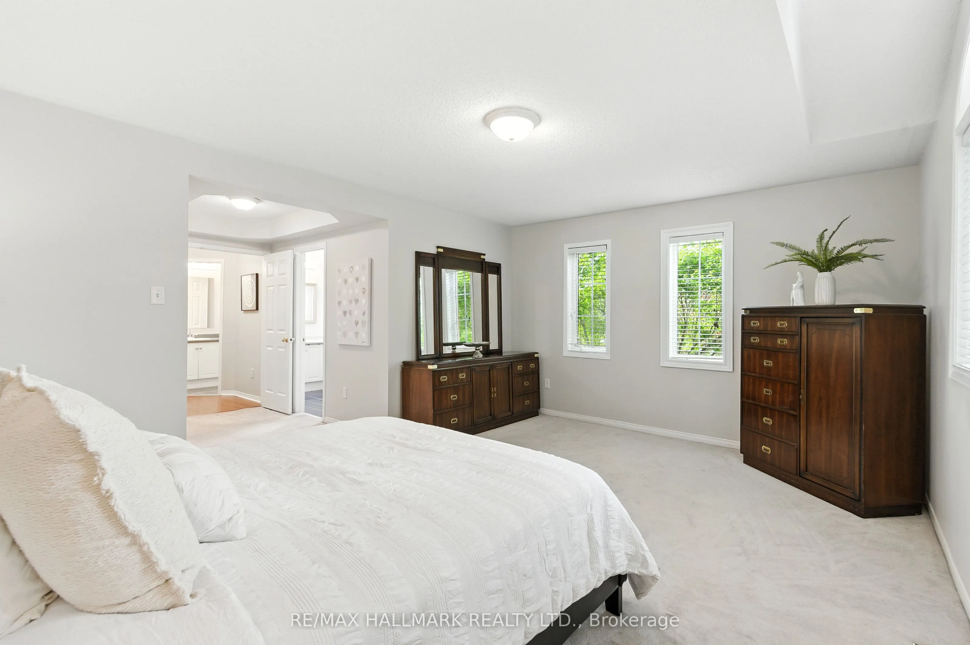 3288 Equestrian Crescent