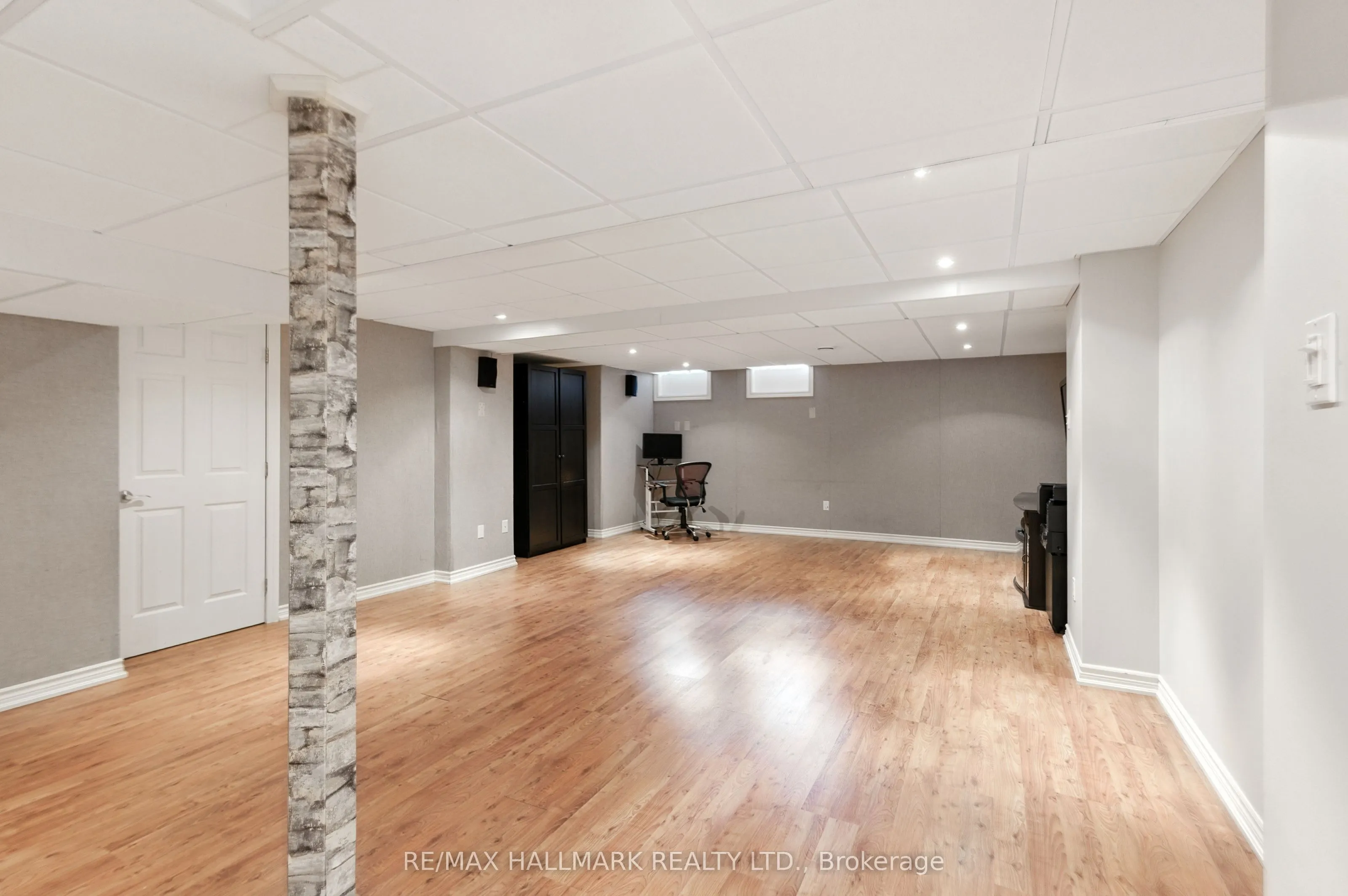 3288 Equestrian Crescent