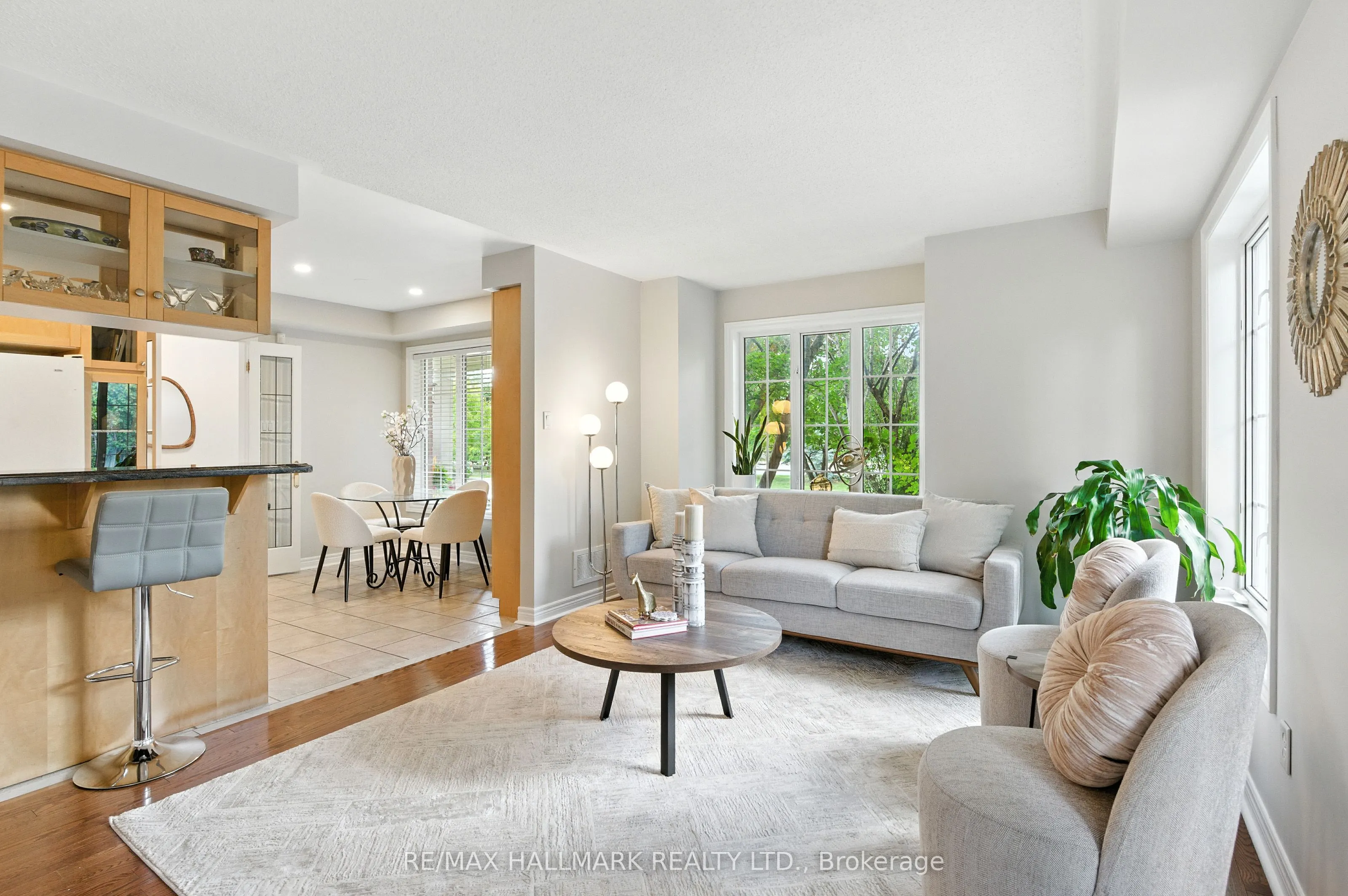 3288 Equestrian Crescent