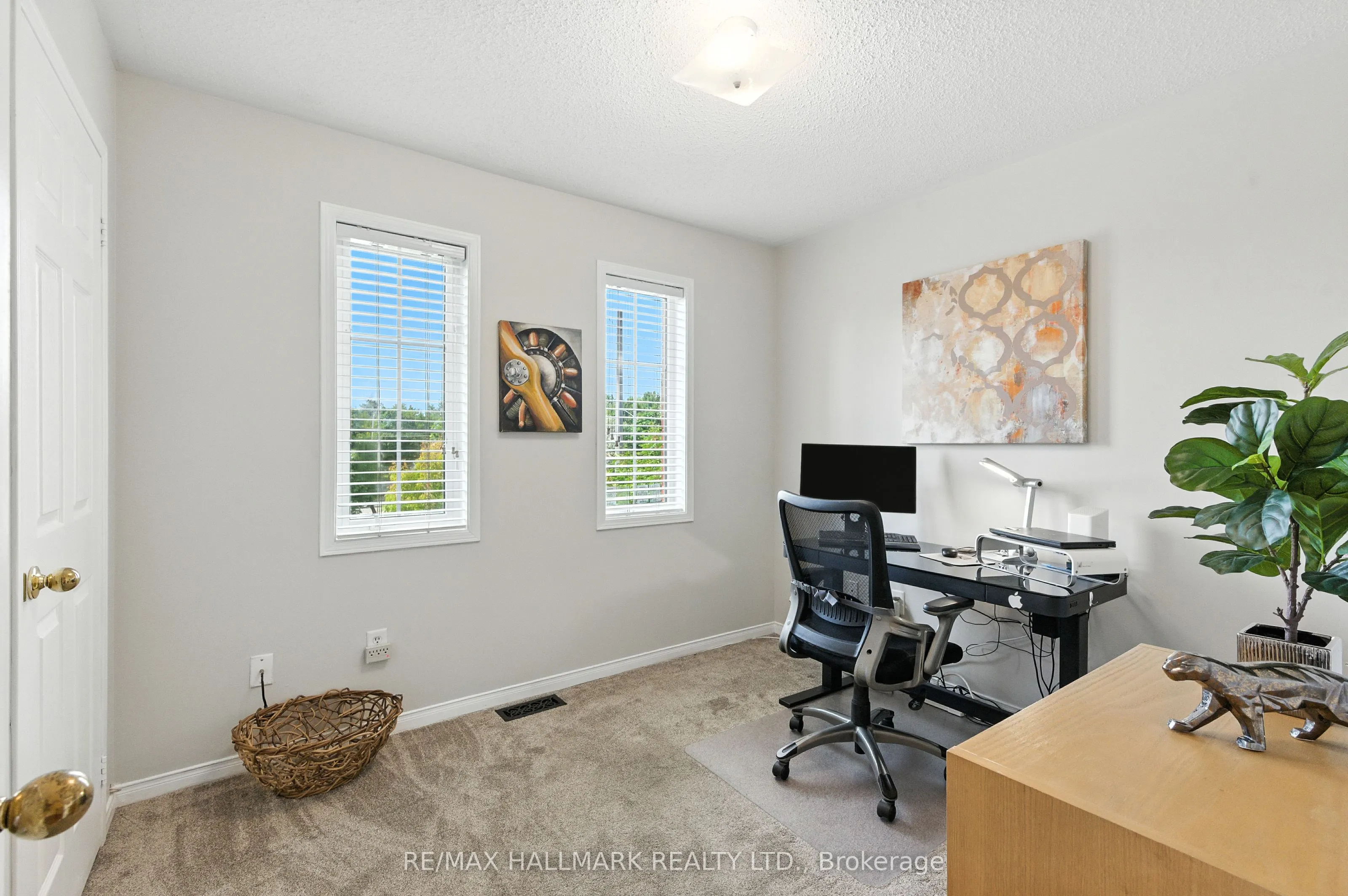 3288 Equestrian Crescent