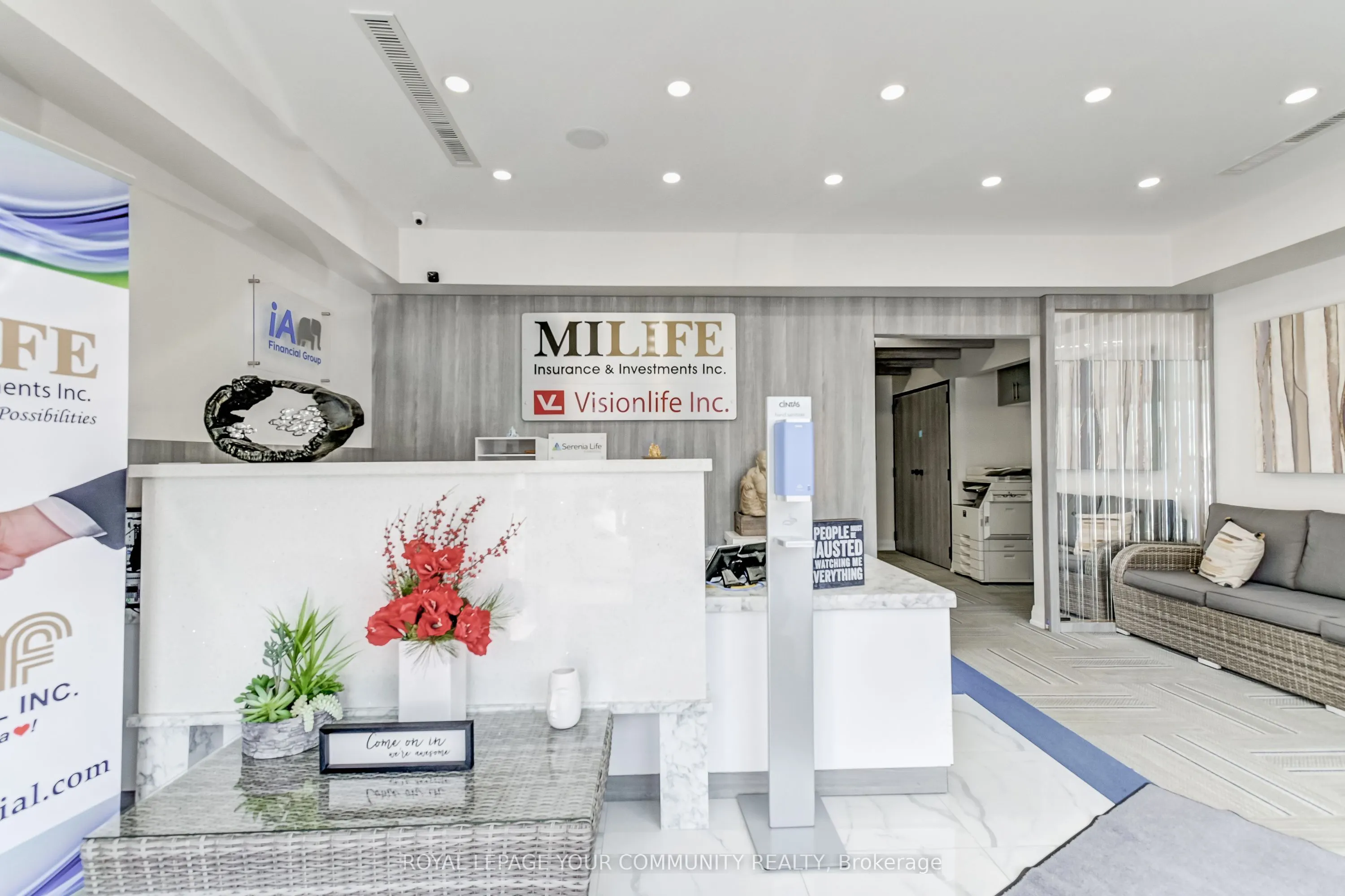 6-1185 Queensway, #East