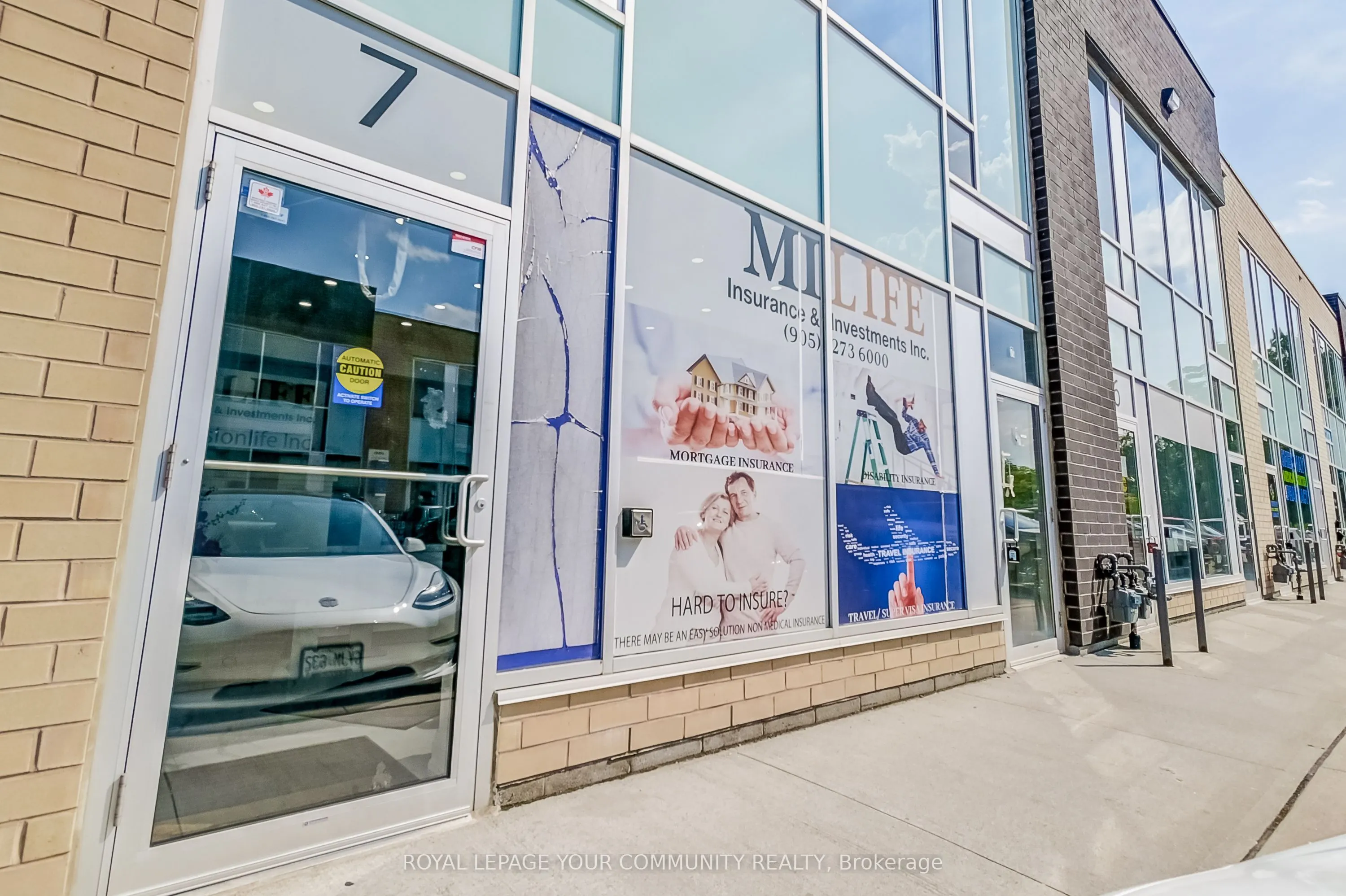 6-1185 Queensway, #East