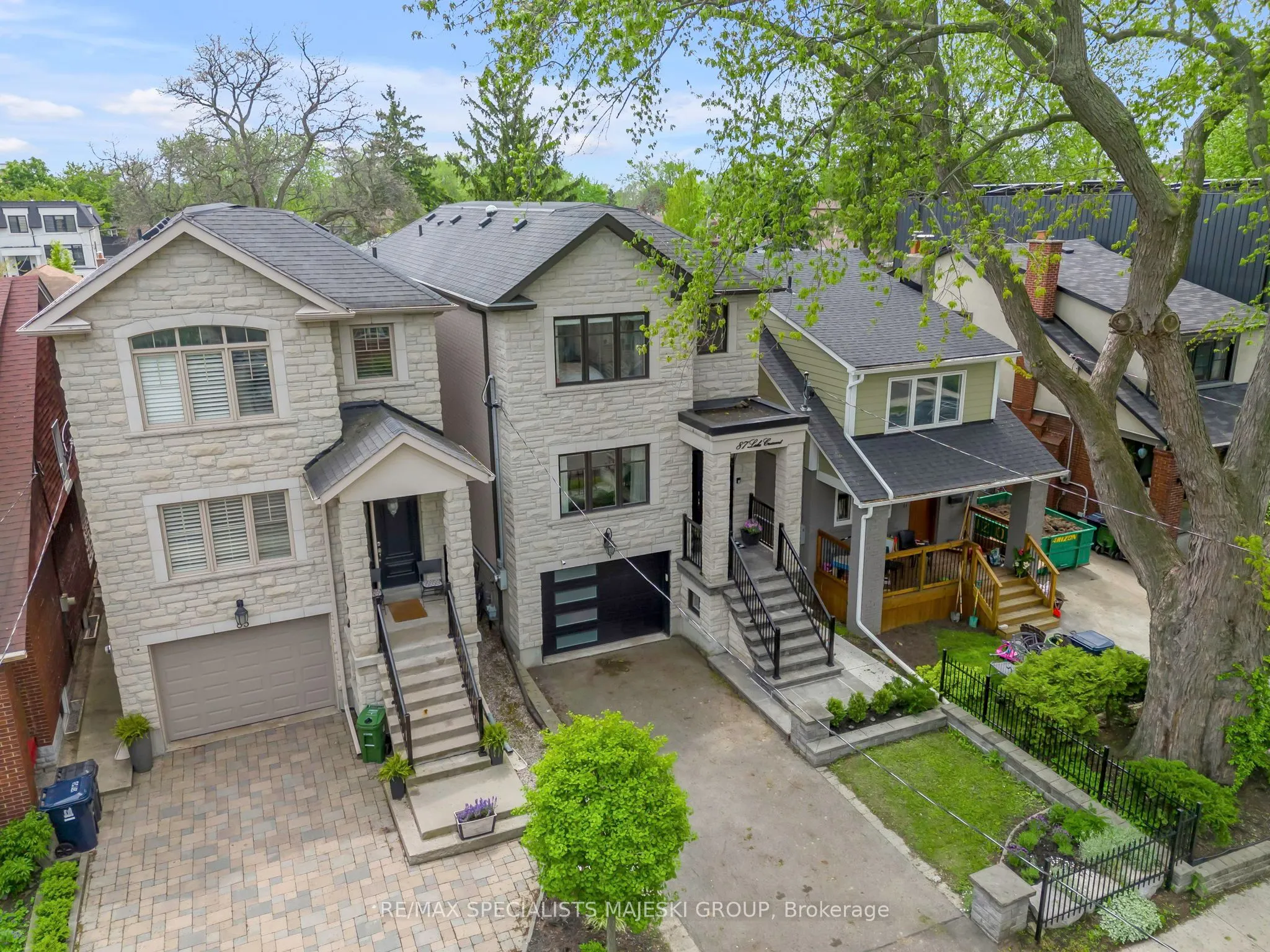 87 Lake Crescent