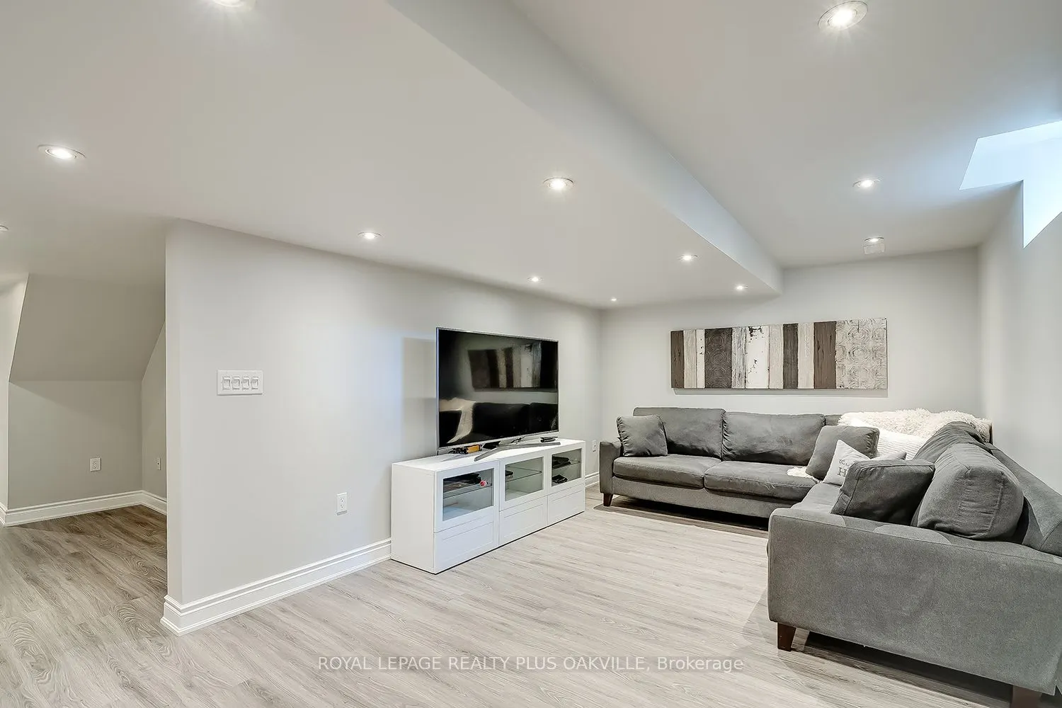 3174 Scotscraig Crescent