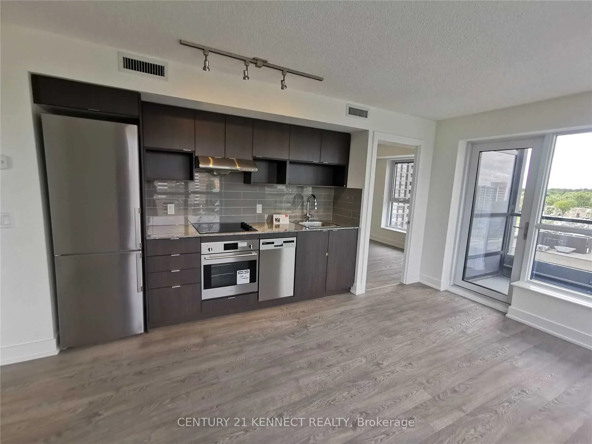 7 Mabelle Avenue, #704