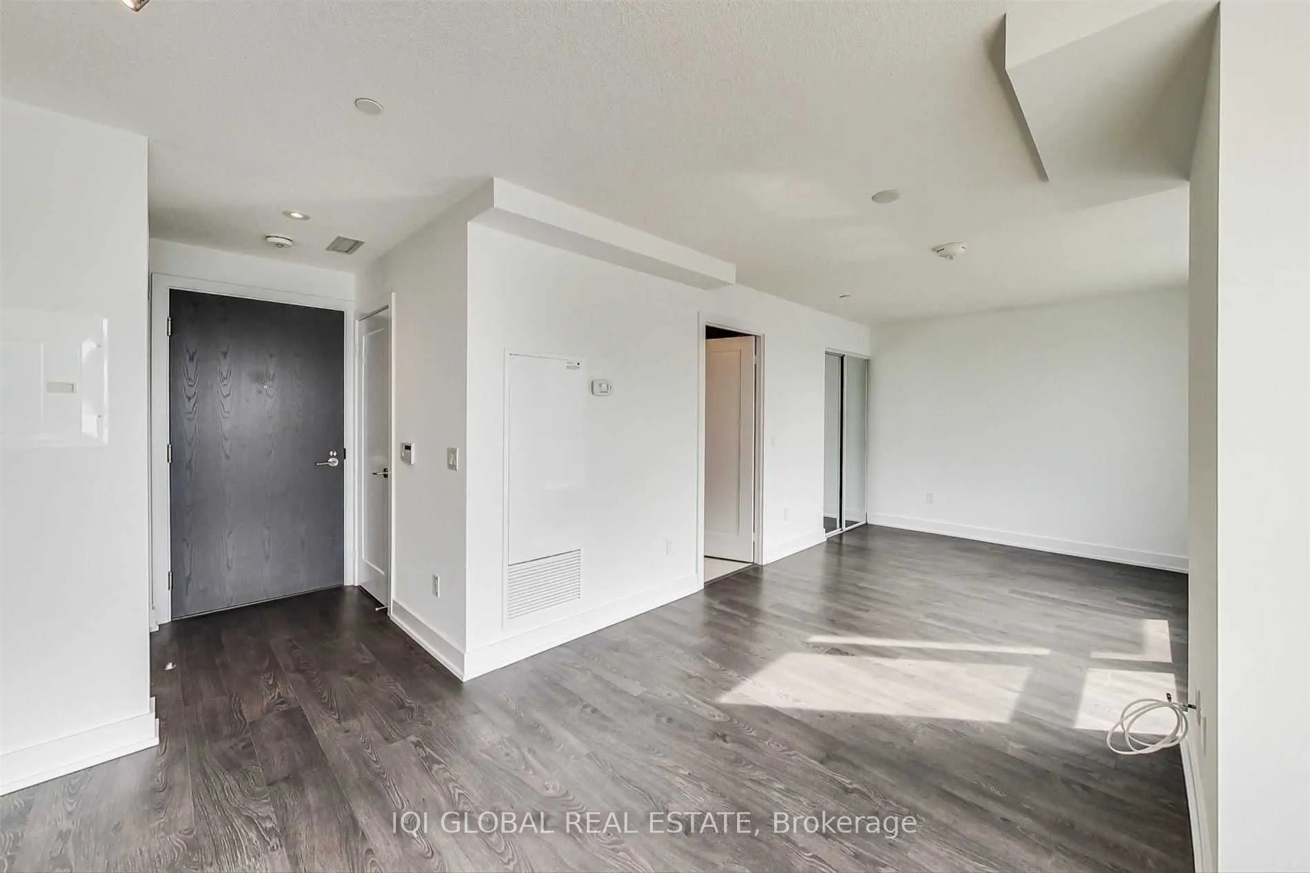 7 Mabelle Avenue, #1008A
