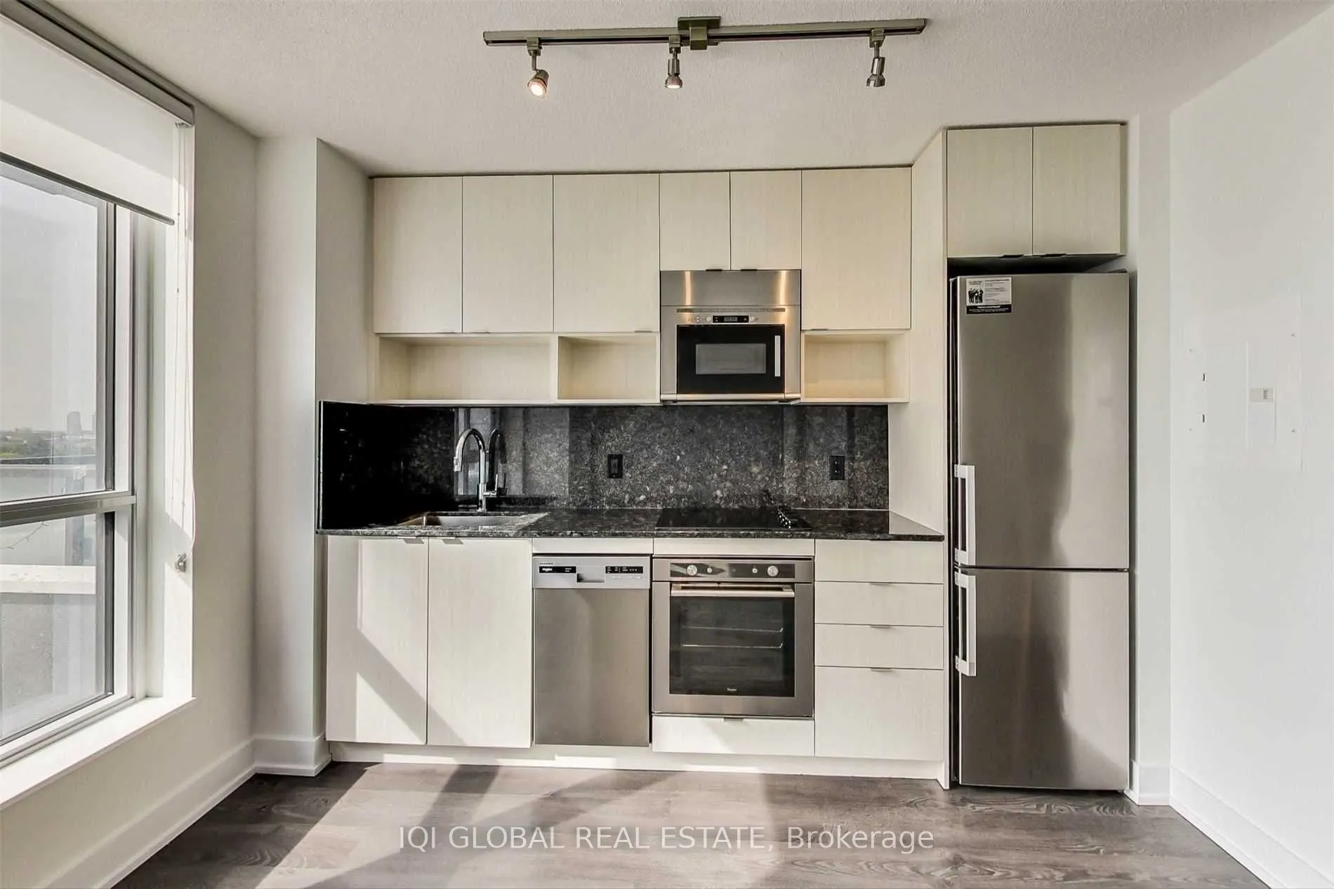 7 Mabelle Avenue, #1008A