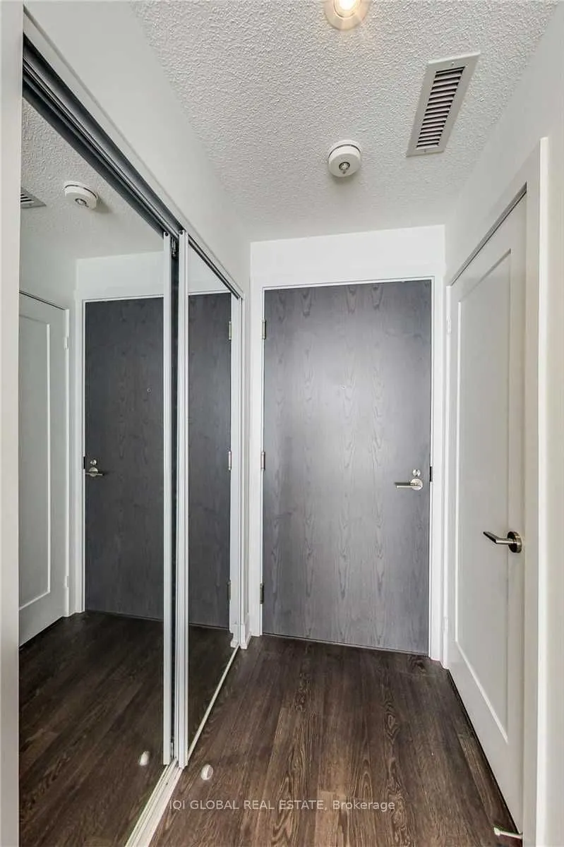 7 Mabelle Avenue, #1008A