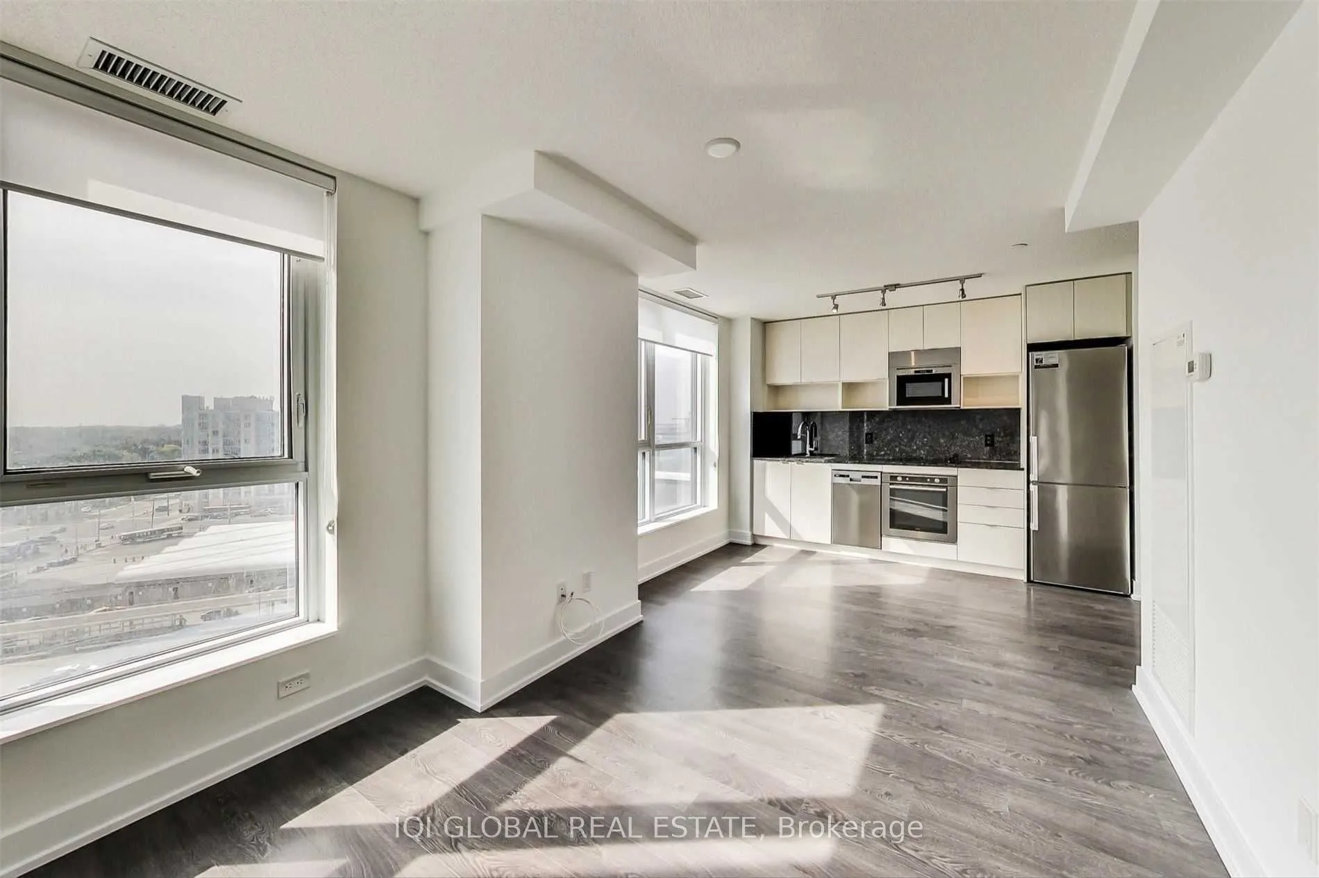 7 Mabelle Avenue, #1008A