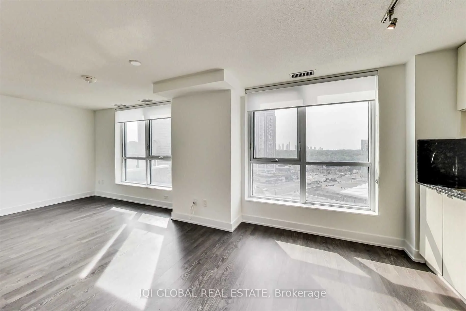 7 Mabelle Avenue, #1008A