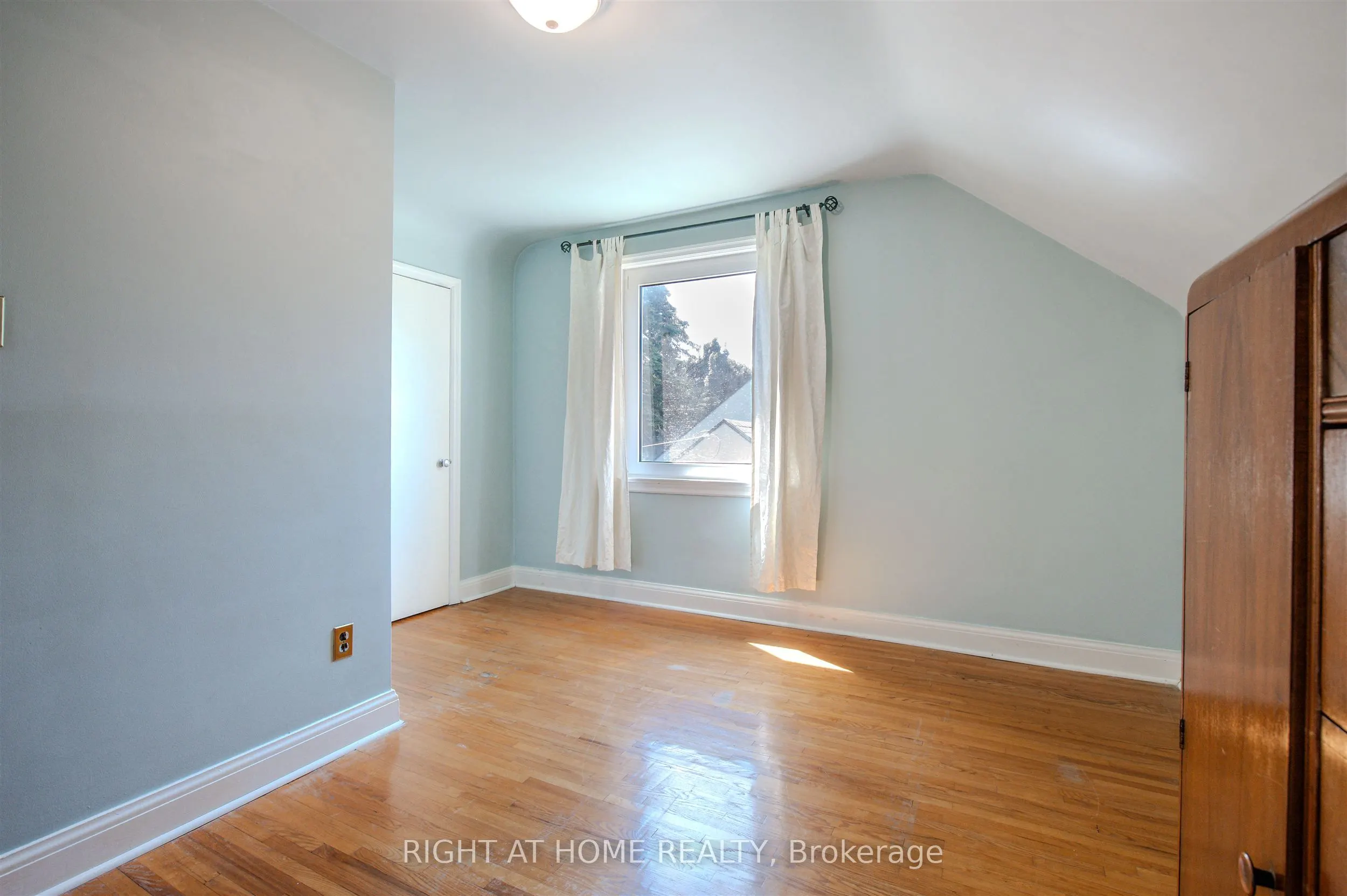 309 Rathburn Road