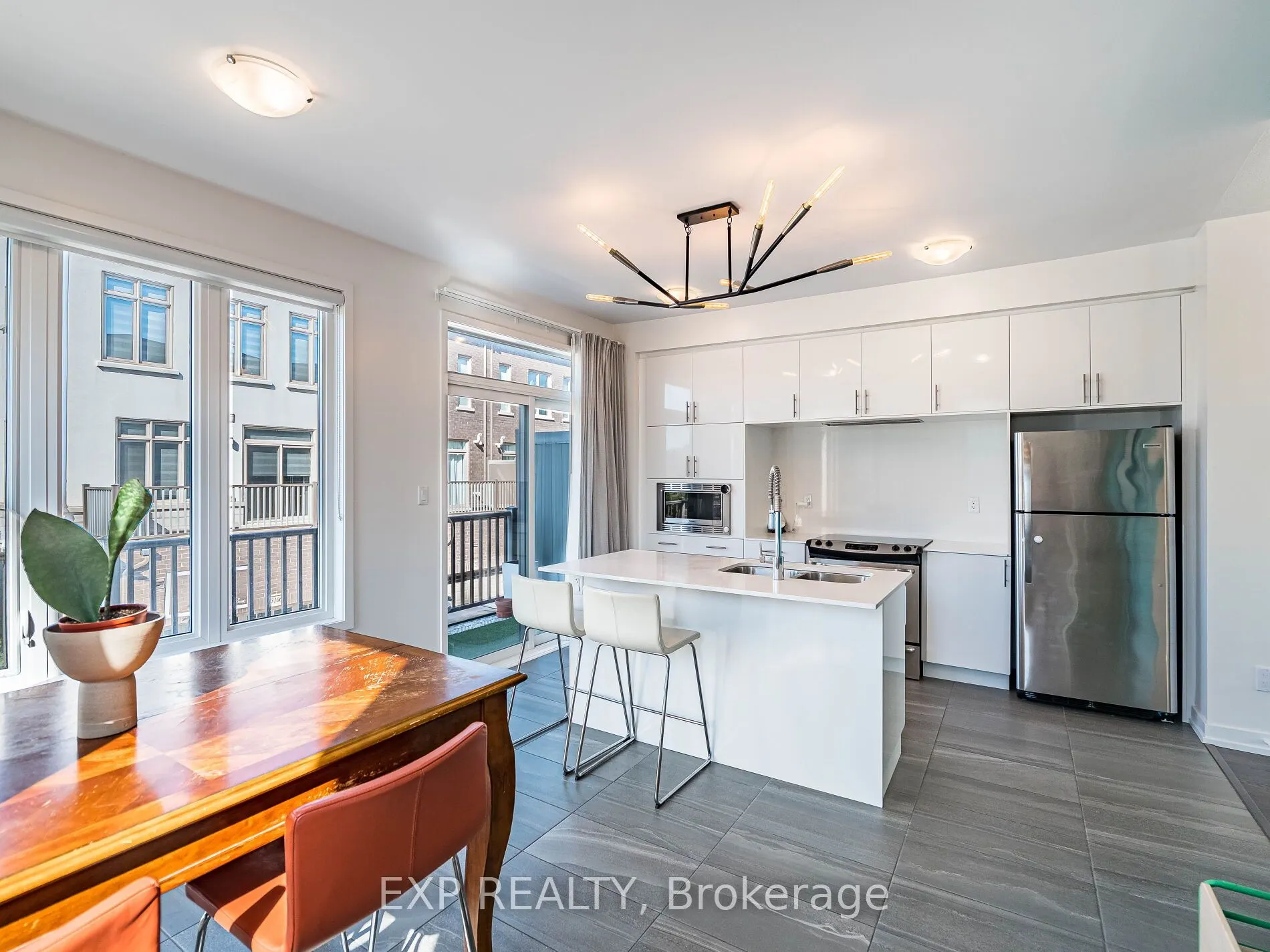 3128 Mintwood Circle
