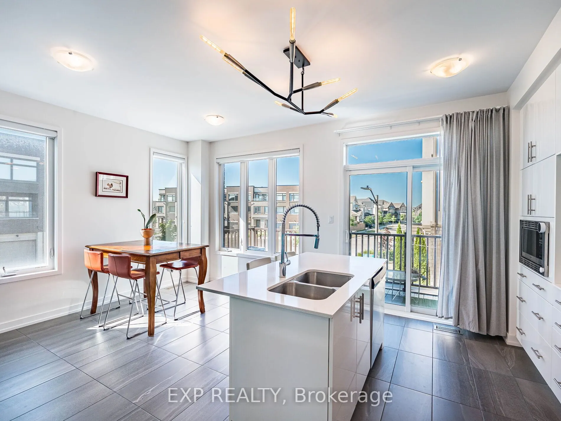 3128 Mintwood Circle