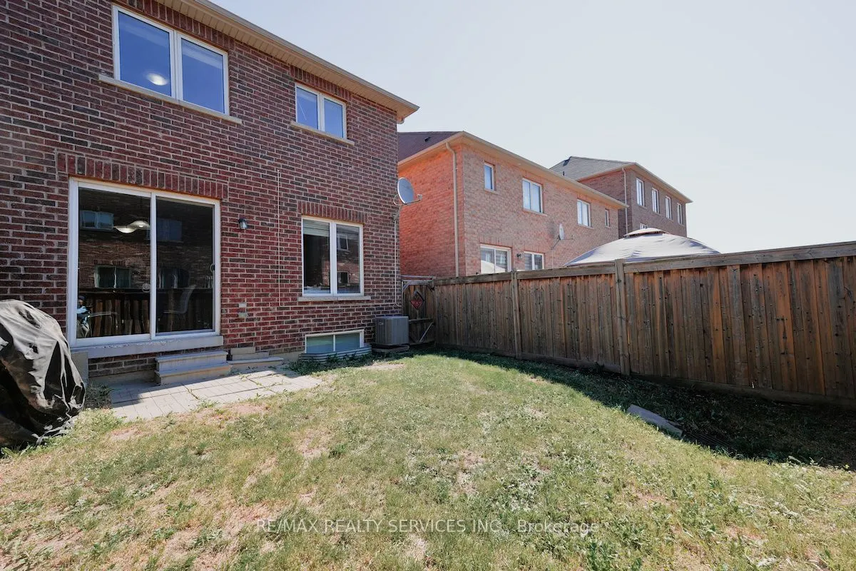 30 Loftsmoor Drive