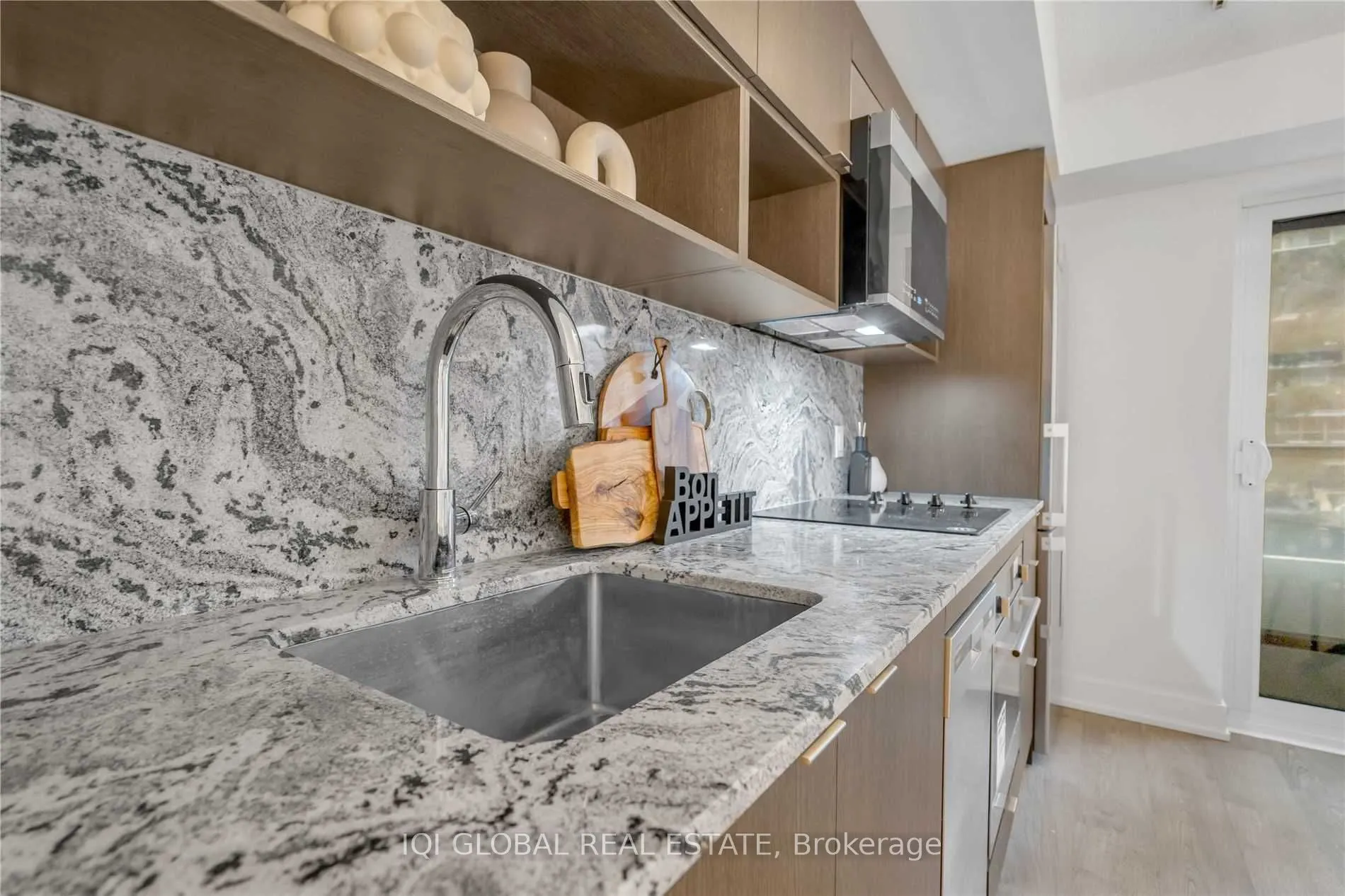 9 Mabelle Avenue, #226