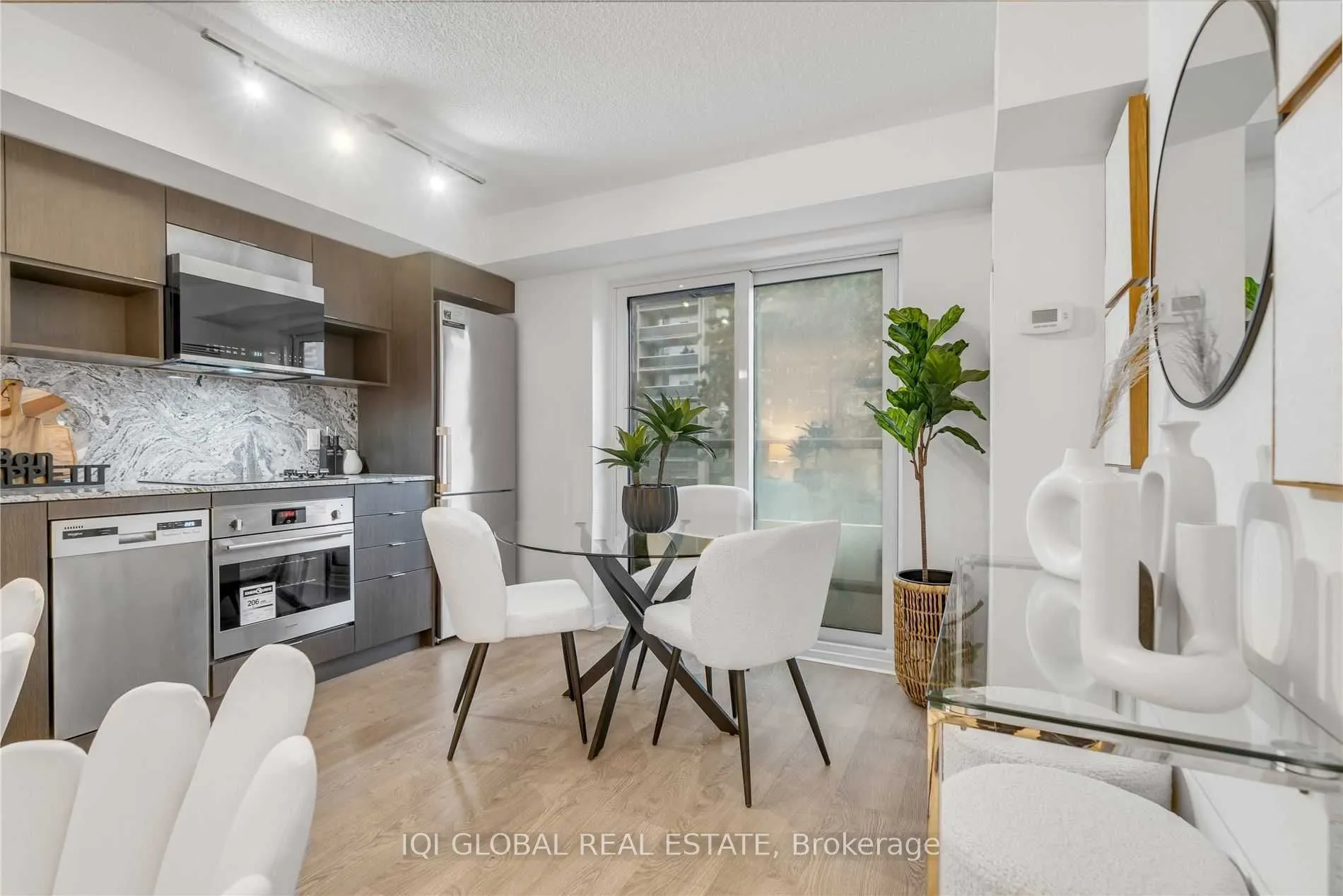 9 Mabelle Avenue, #226