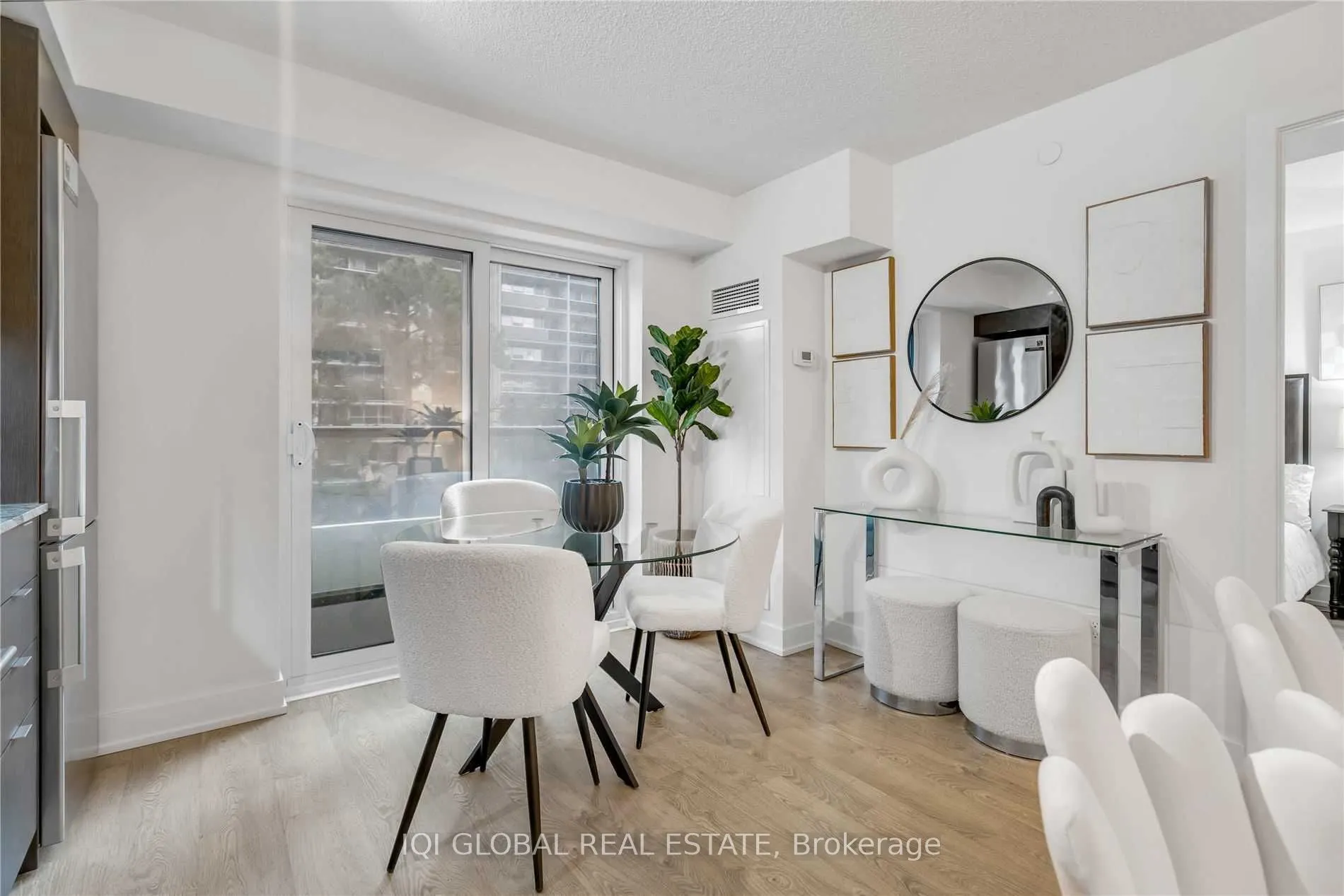 9 Mabelle Avenue, #226