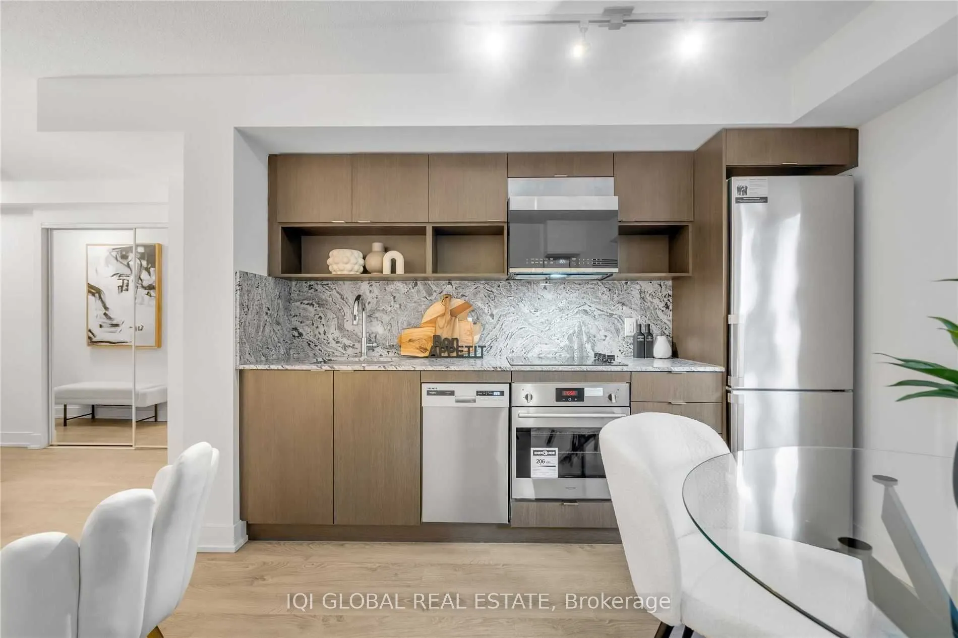 9 Mabelle Avenue, #226