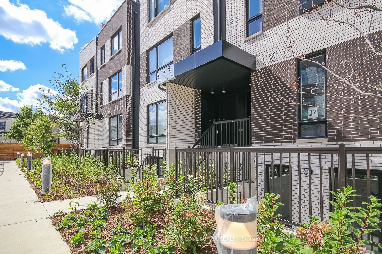20 Ed Clark Gardens, #20