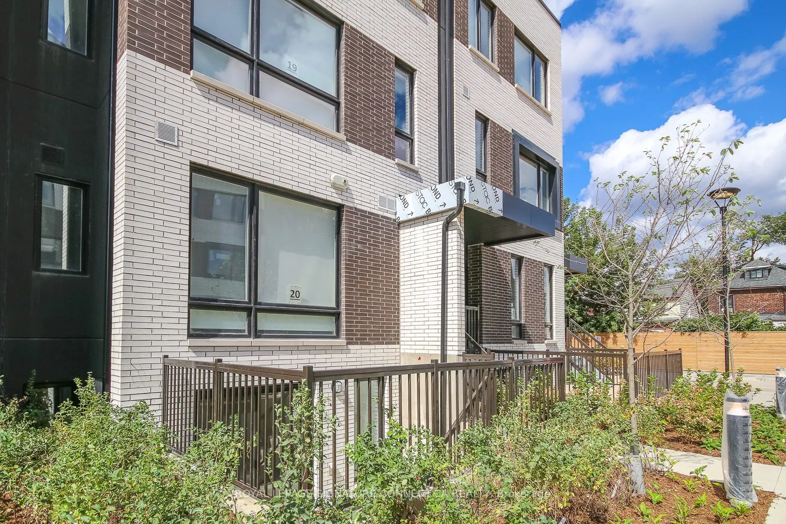 20 Ed Clark Gardens, #20