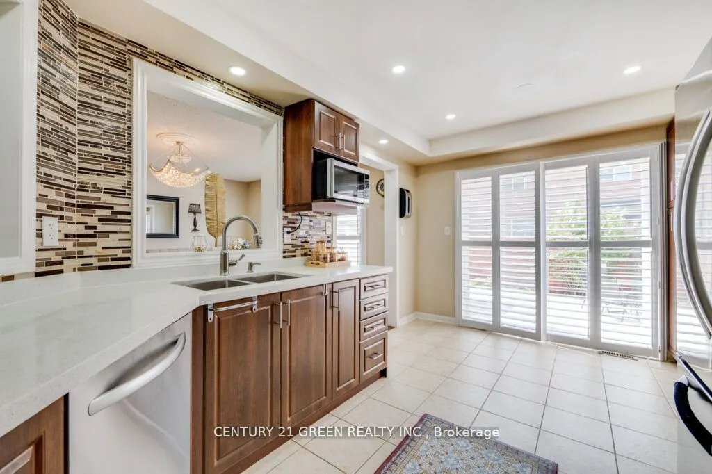1107 Barr Crescent