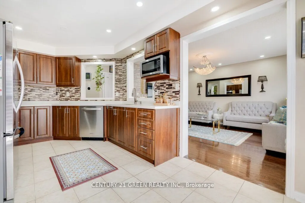 1107 Barr Crescent