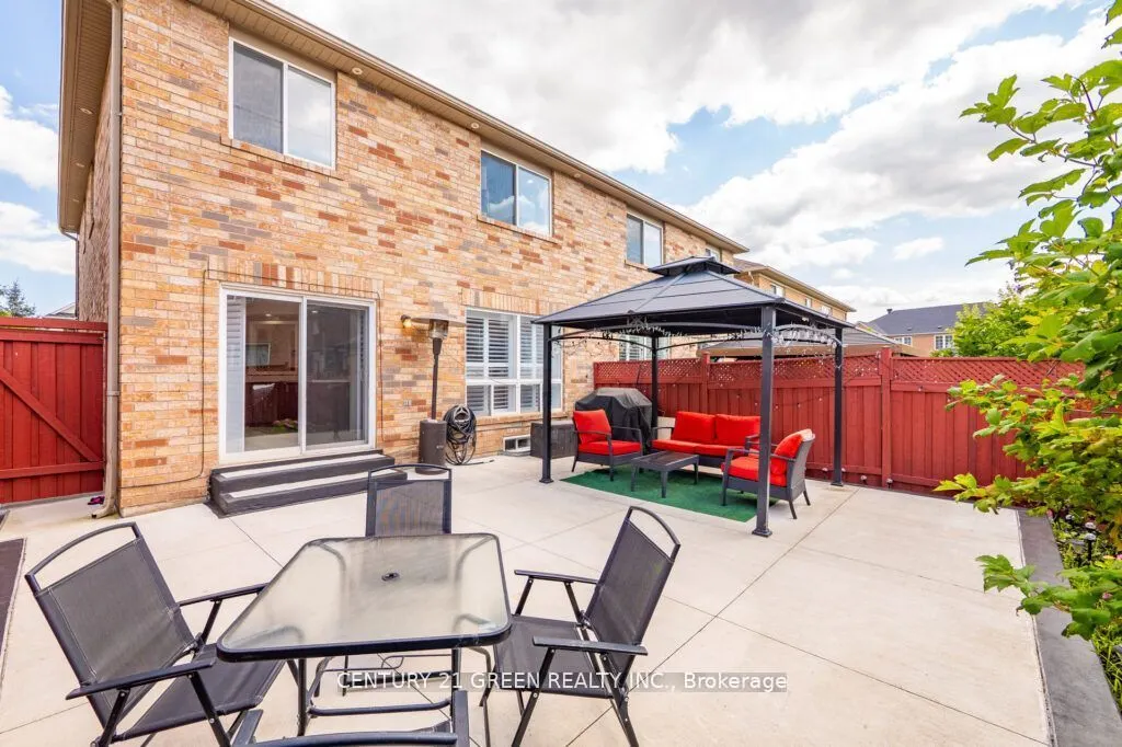 1107 Barr Crescent