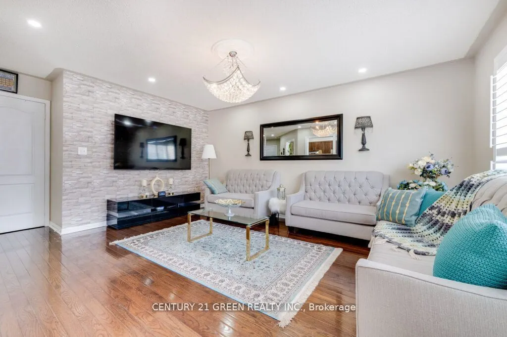 1107 Barr Crescent